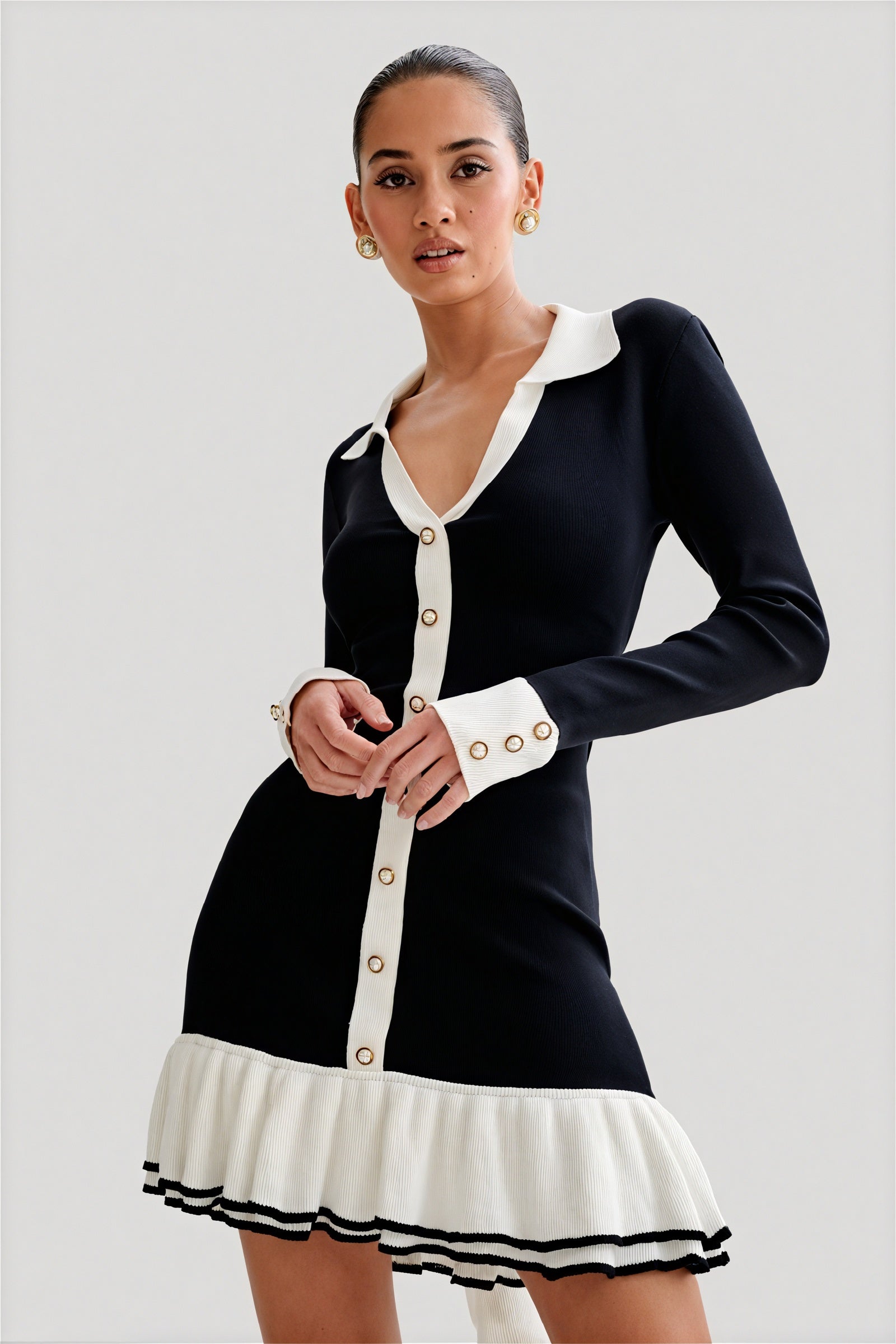 Elegantes Kleid mit Rüschensaum