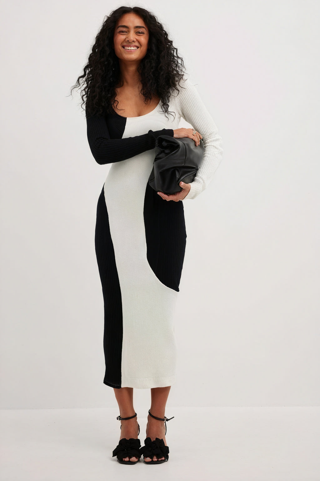 Asymmetrisches Strick-Midikleid