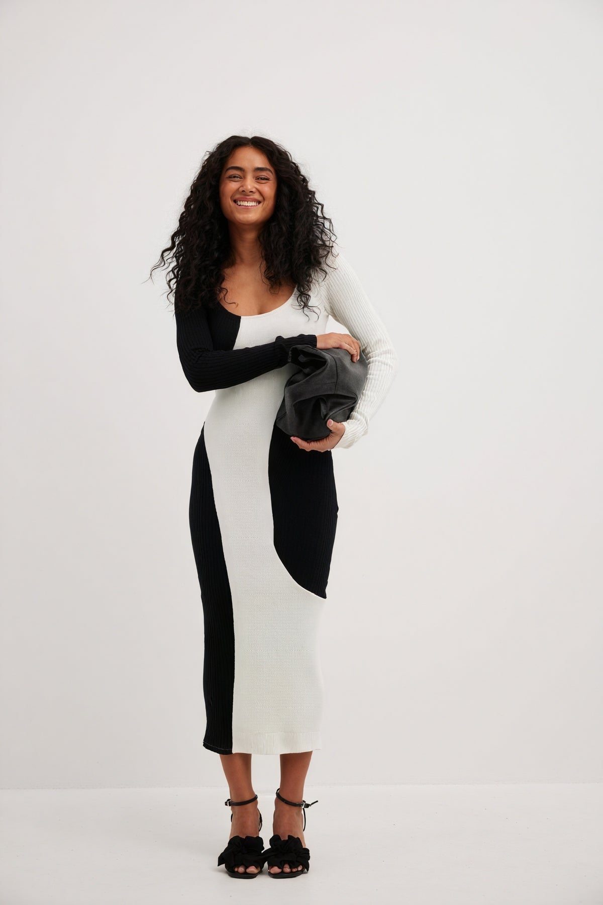 Asymmetrisches Strick-Midikleid