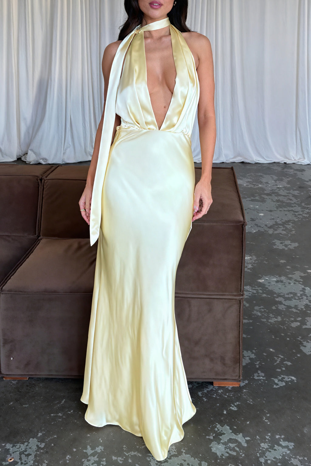 Fließendes, elegantes Abendkleid