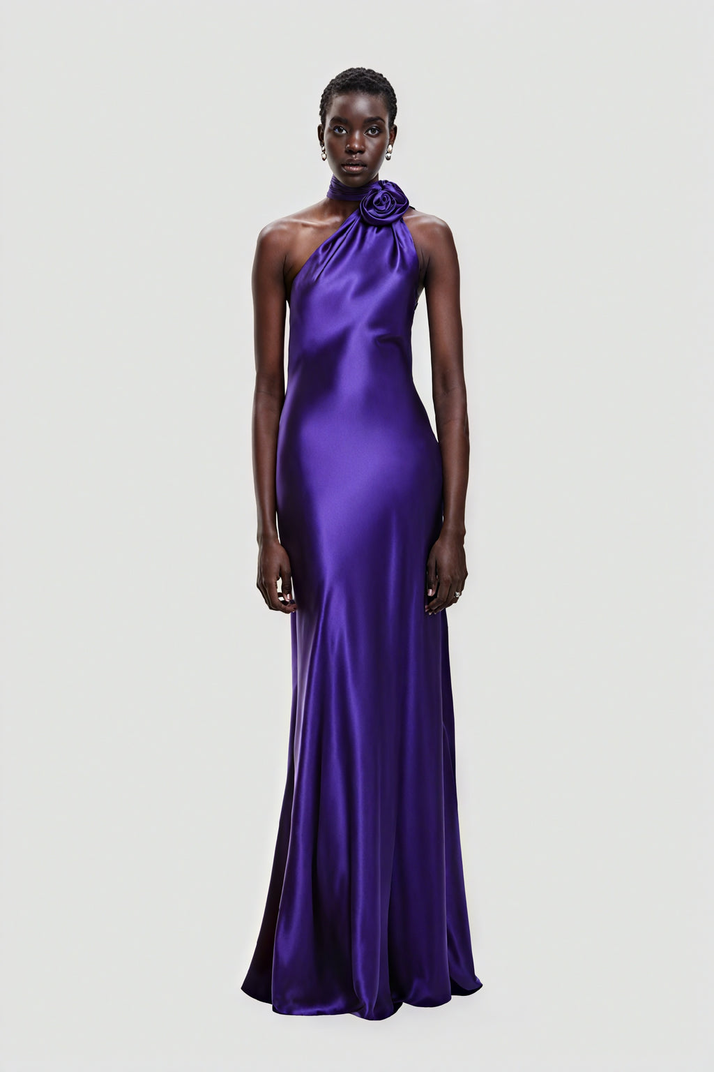 Elegantes, bodenlanges Abendkleid mit Rose