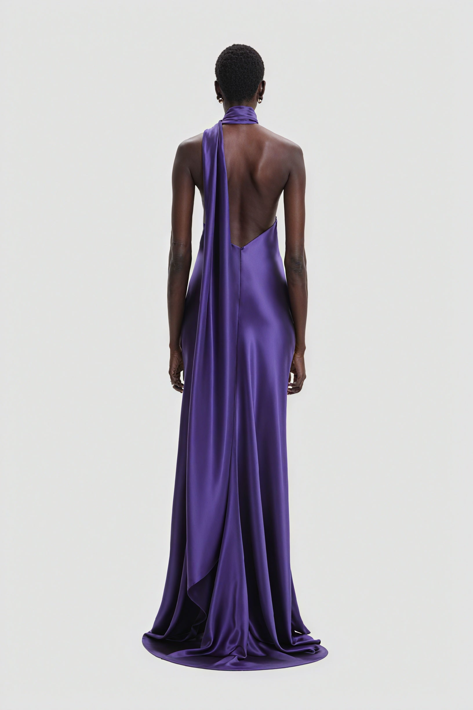 Elegantes, bodenlanges Abendkleid mit Rose