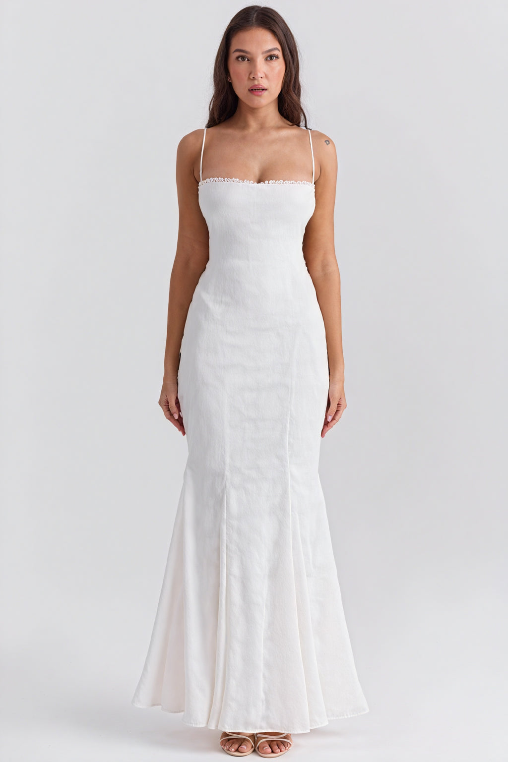 Anmutiges, langes Kleid mit feinen Trägern