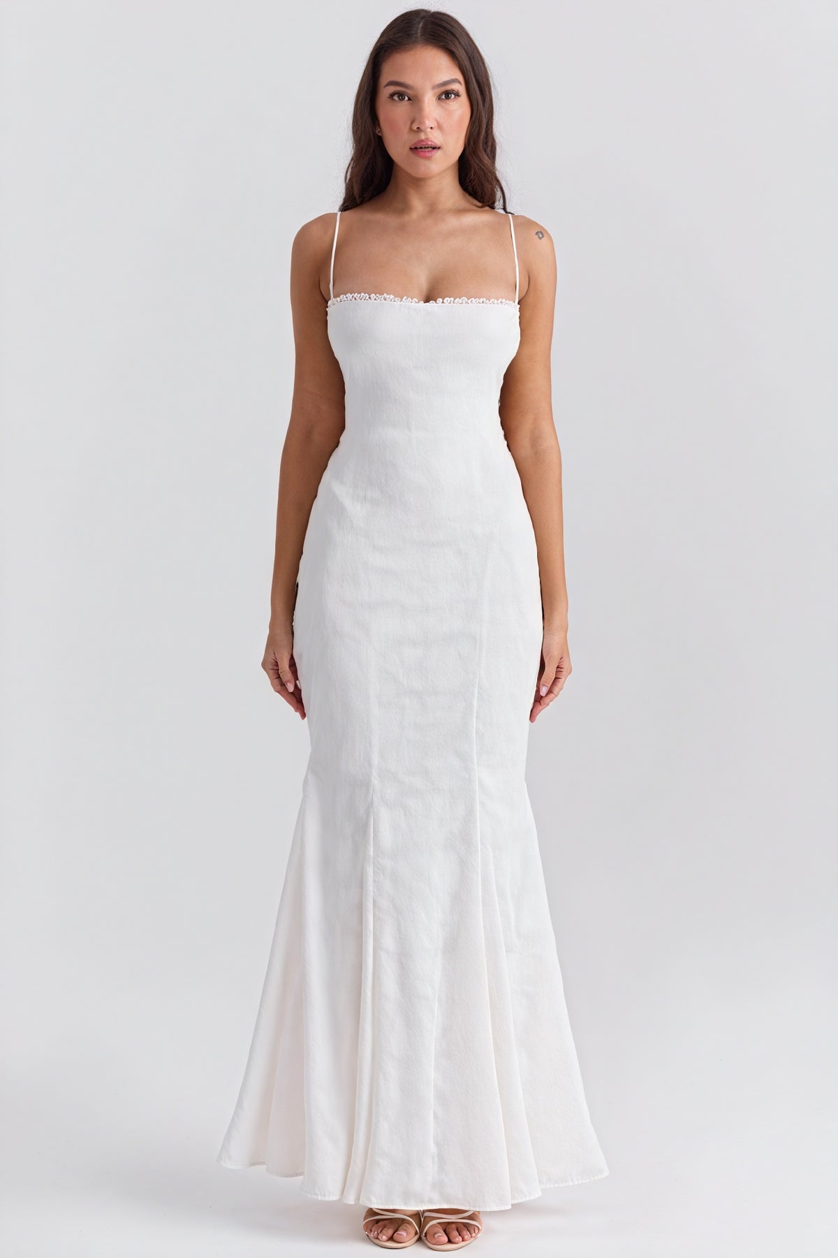 Anmutiges, langes Kleid mit feinen Trägern