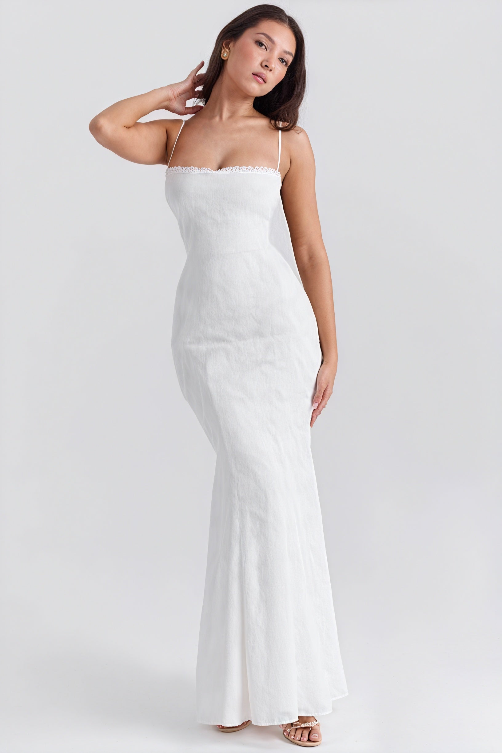 Anmutiges, langes Kleid mit feinen Trägern