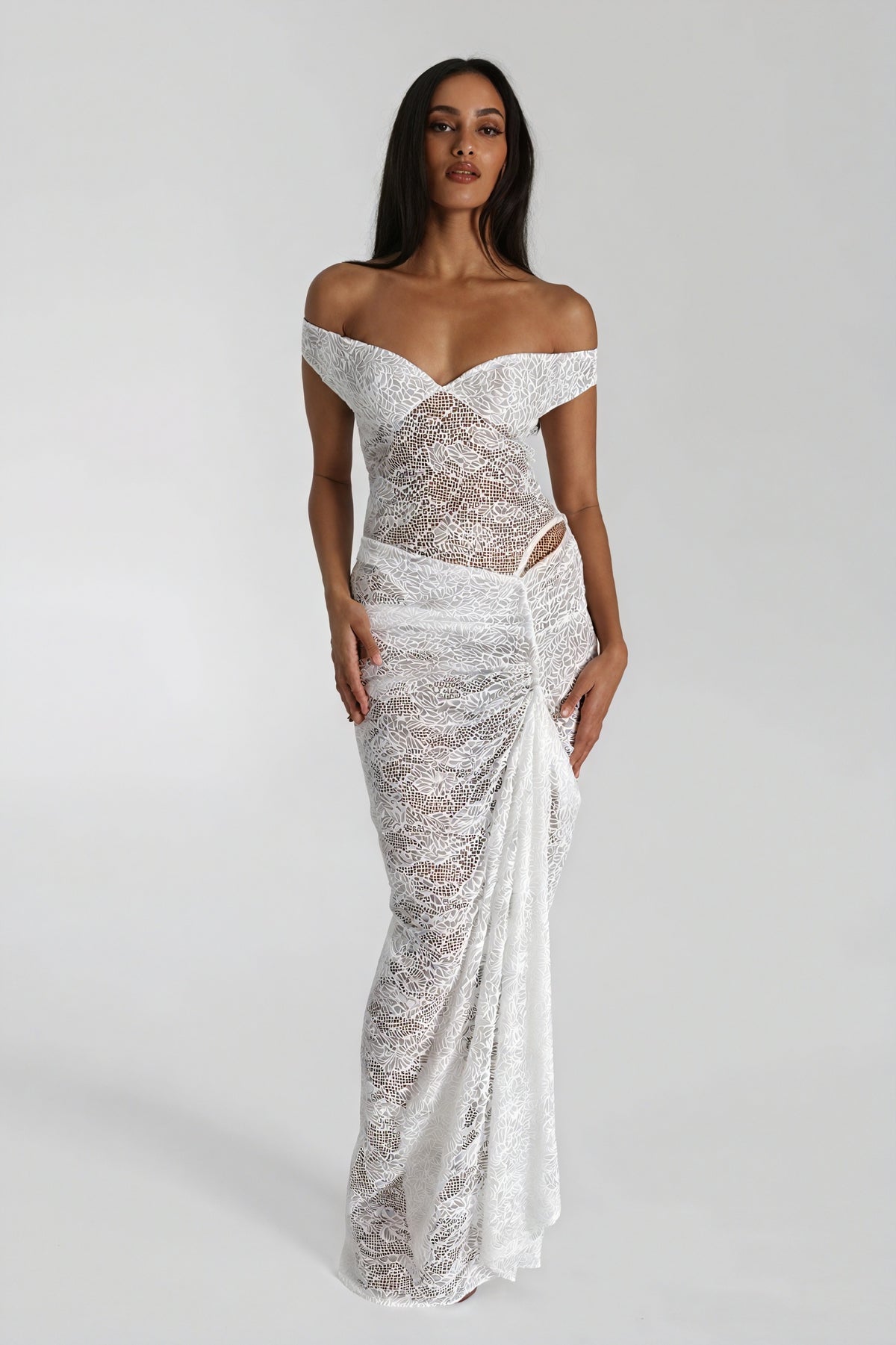 Anmutiges Kleid mit zarter Spitze