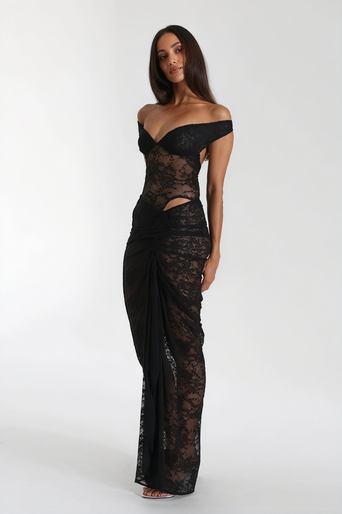 Anmutiges Kleid mit zarter Spitze