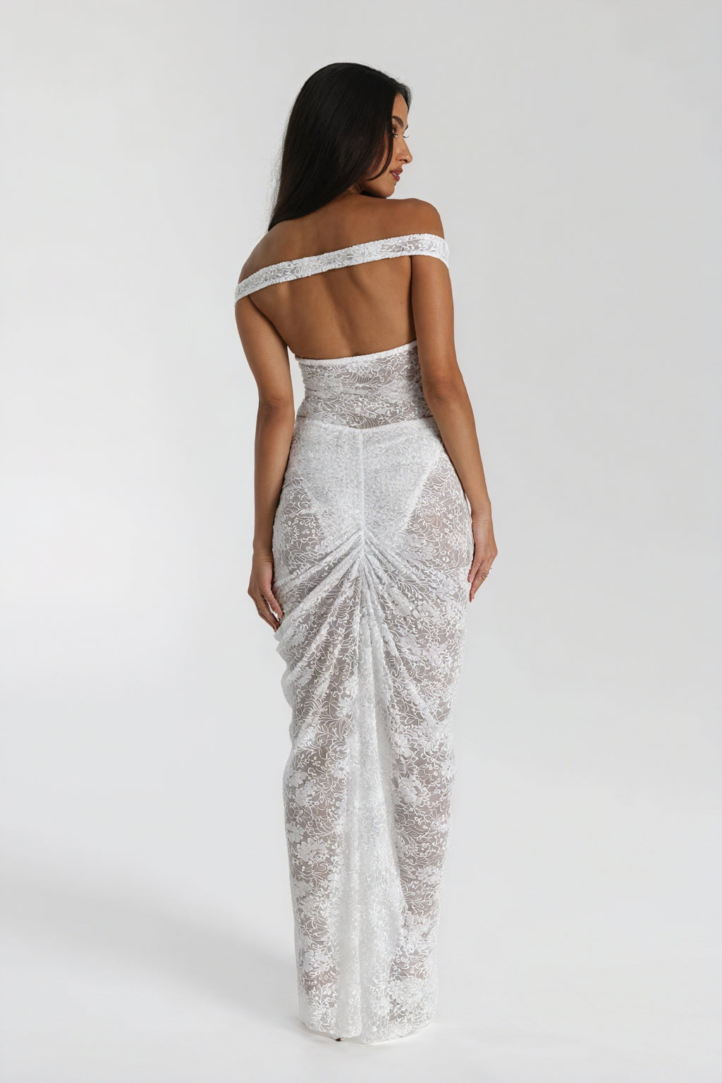 Anmutiges Kleid mit zarter Spitze