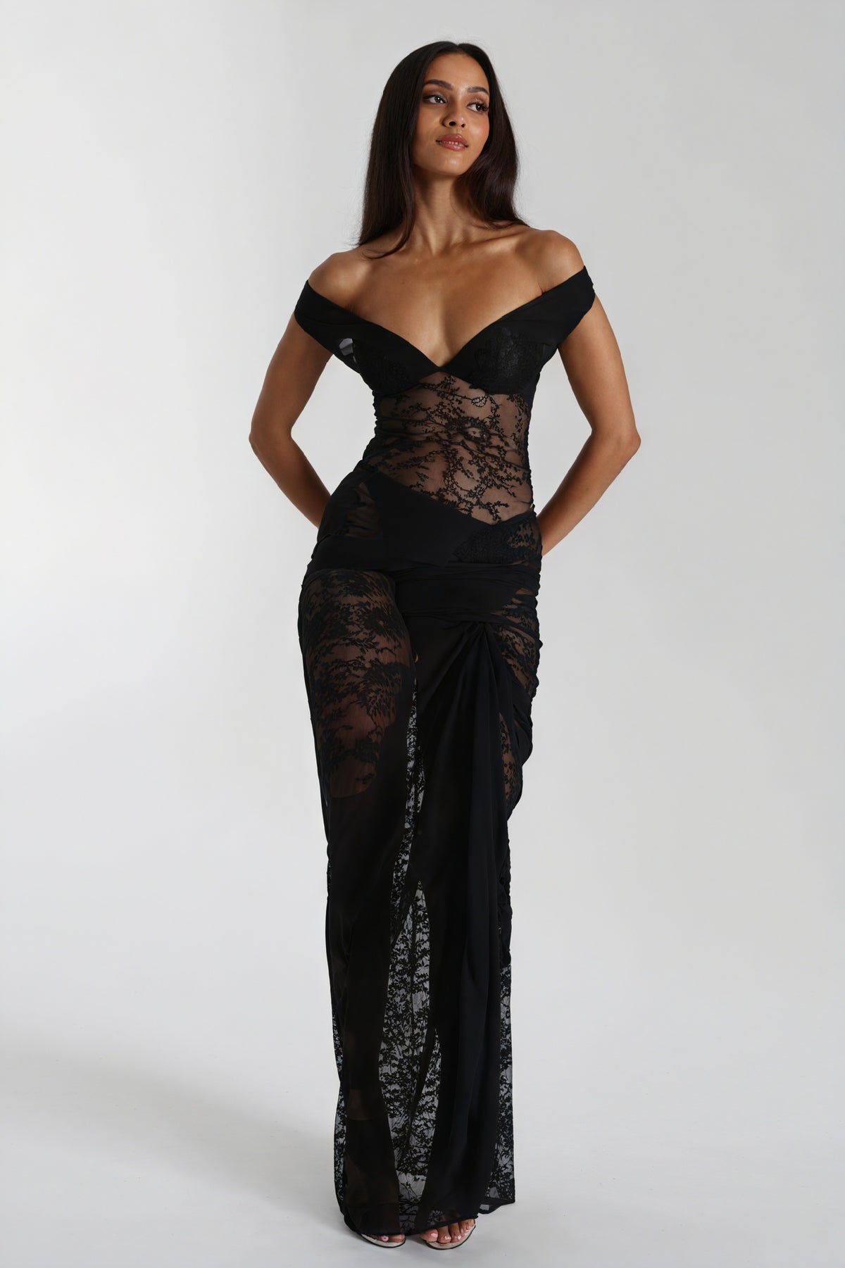 Anmutiges Kleid mit zarter Spitze