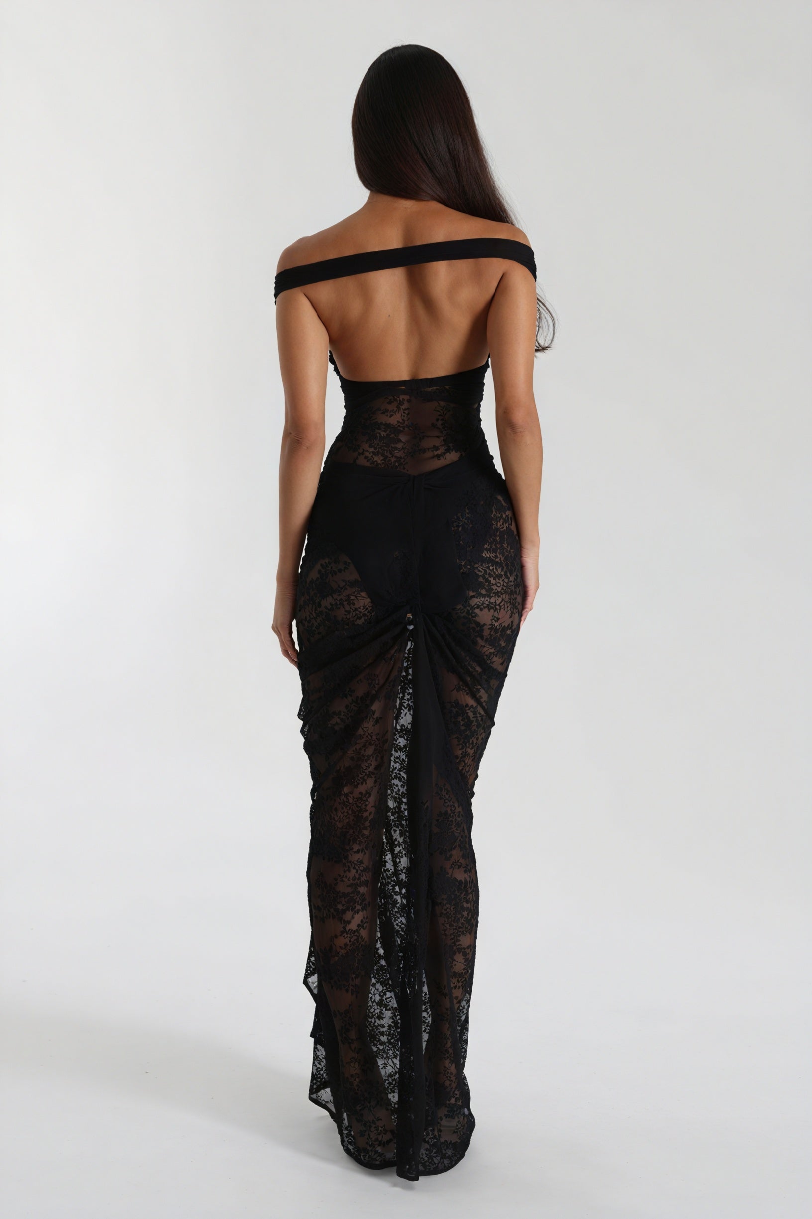 Anmutiges Kleid mit zarter Spitze