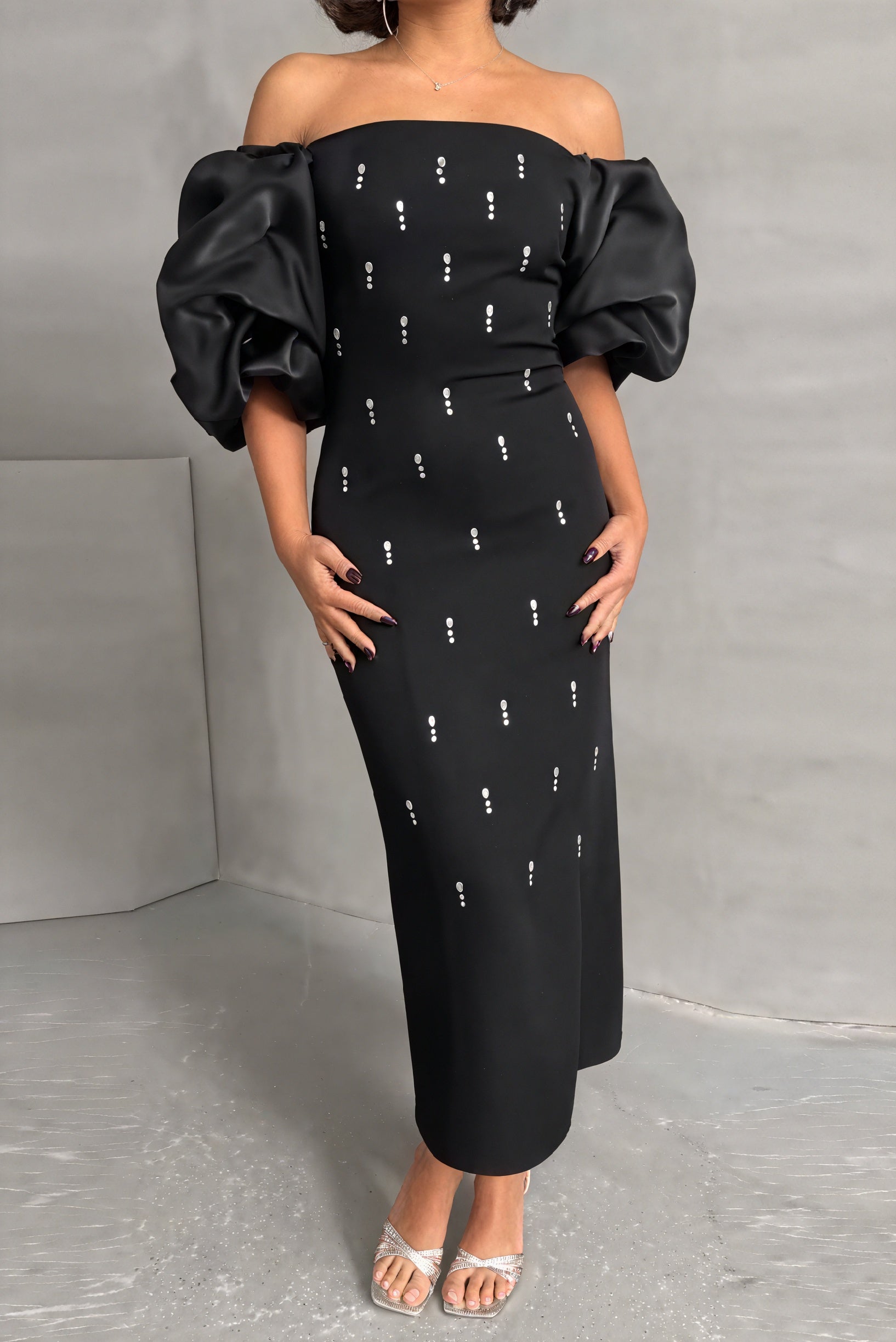 Elegantes Kleid mit Puffärmeln & Details