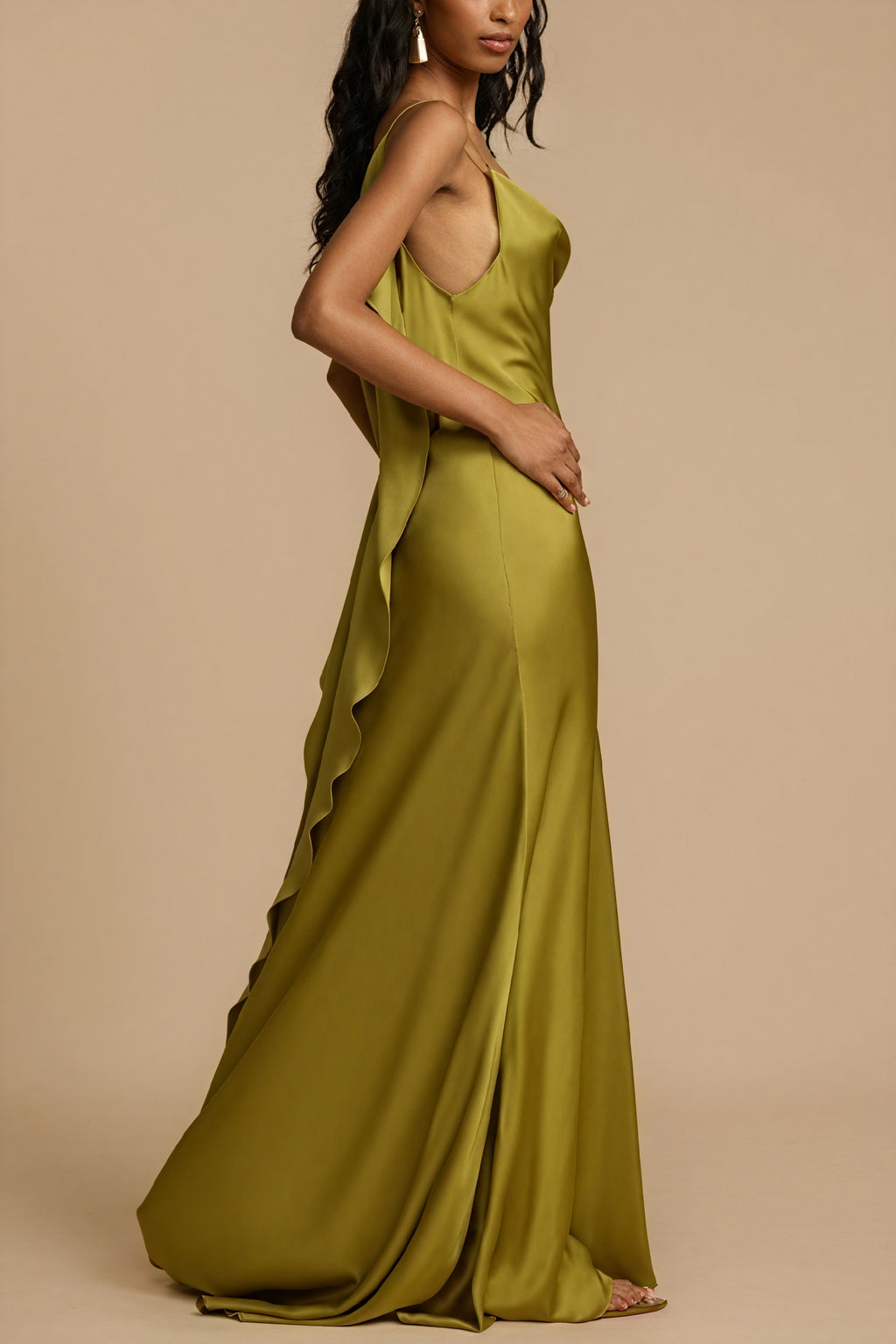 Fließendes Kleid mit hohem Schlitz