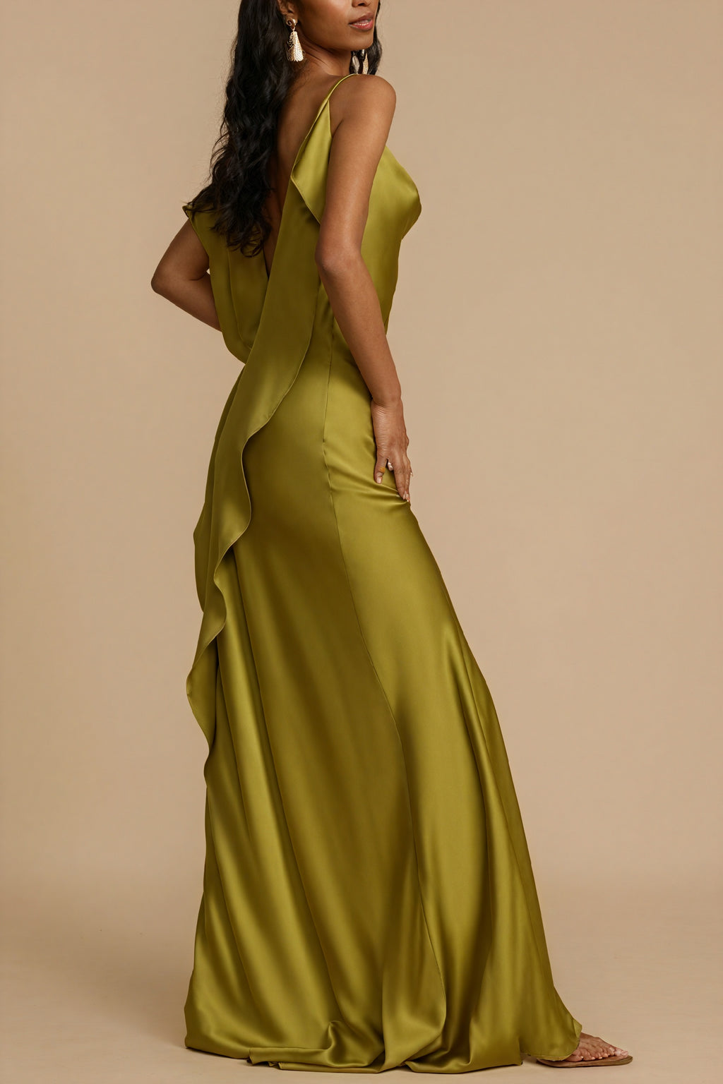 Fließendes Kleid mit hohem Schlitz