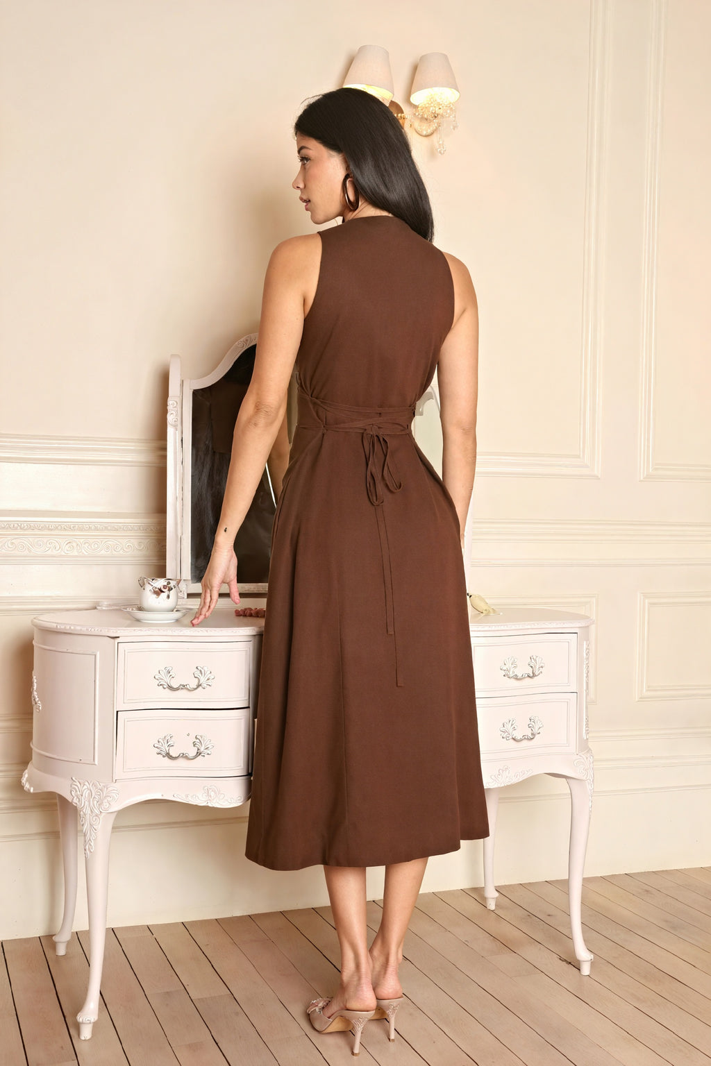Ärmelloses Midi-Kleid mit Knopfleiste