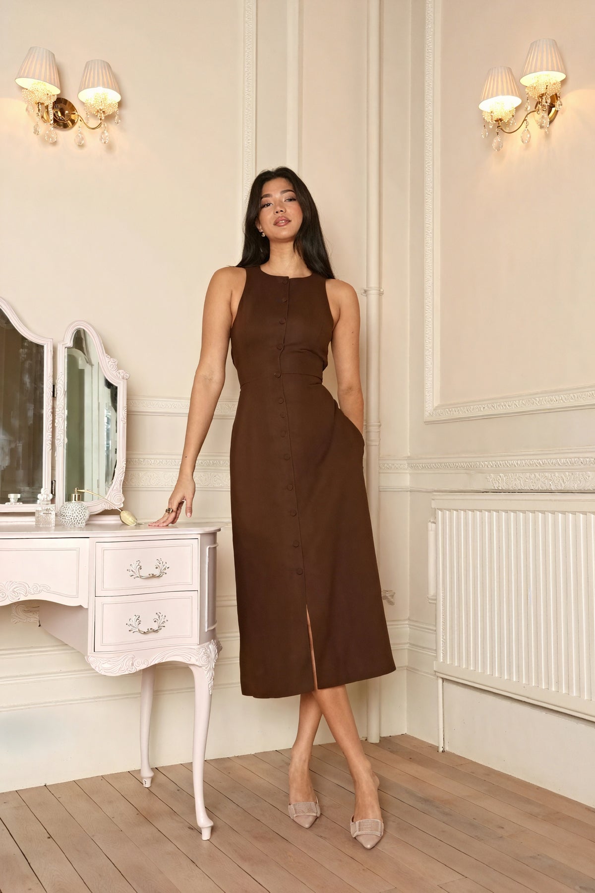 Ärmelloses Midi-Kleid mit Knopfleiste