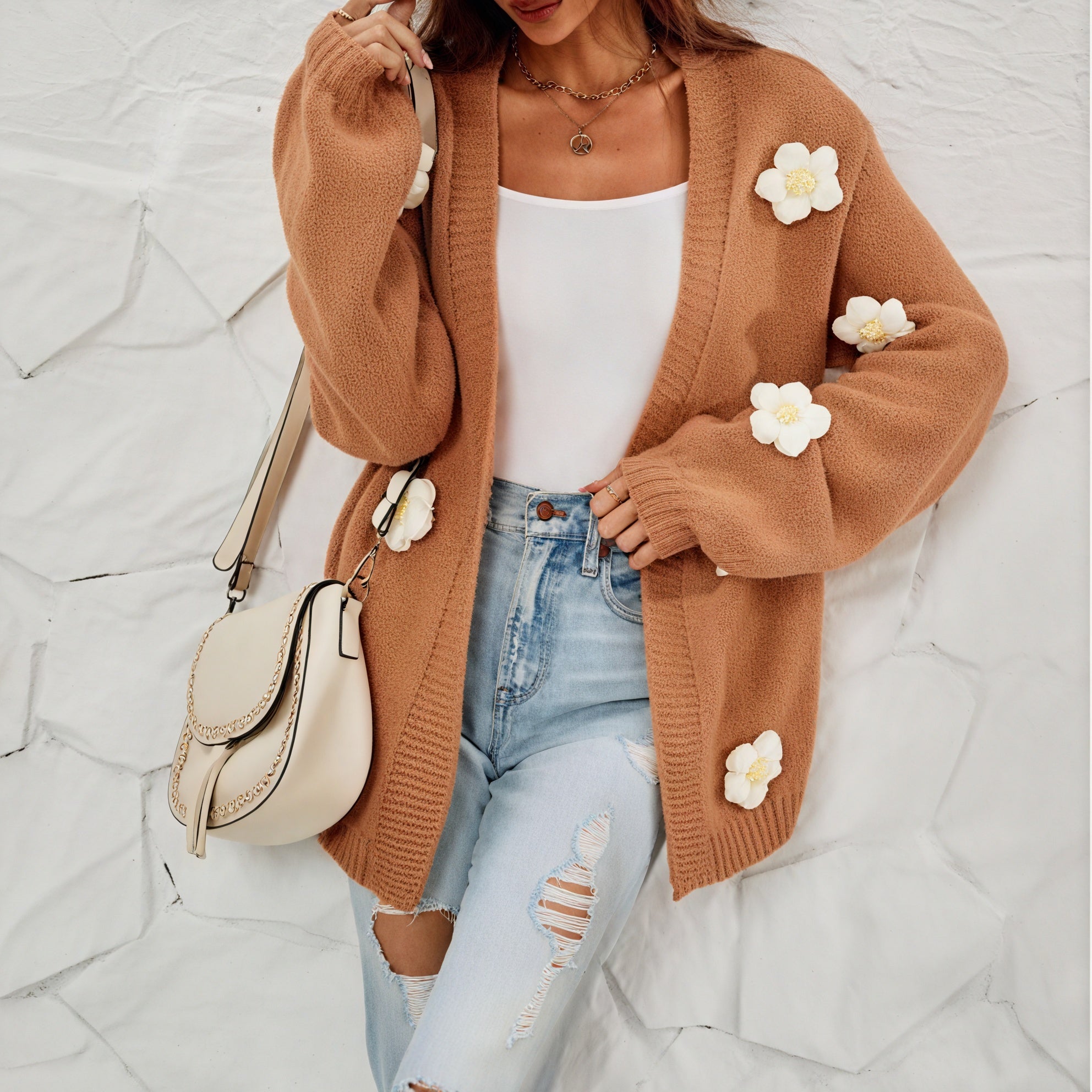 Cardigan mit floralen Akzenten