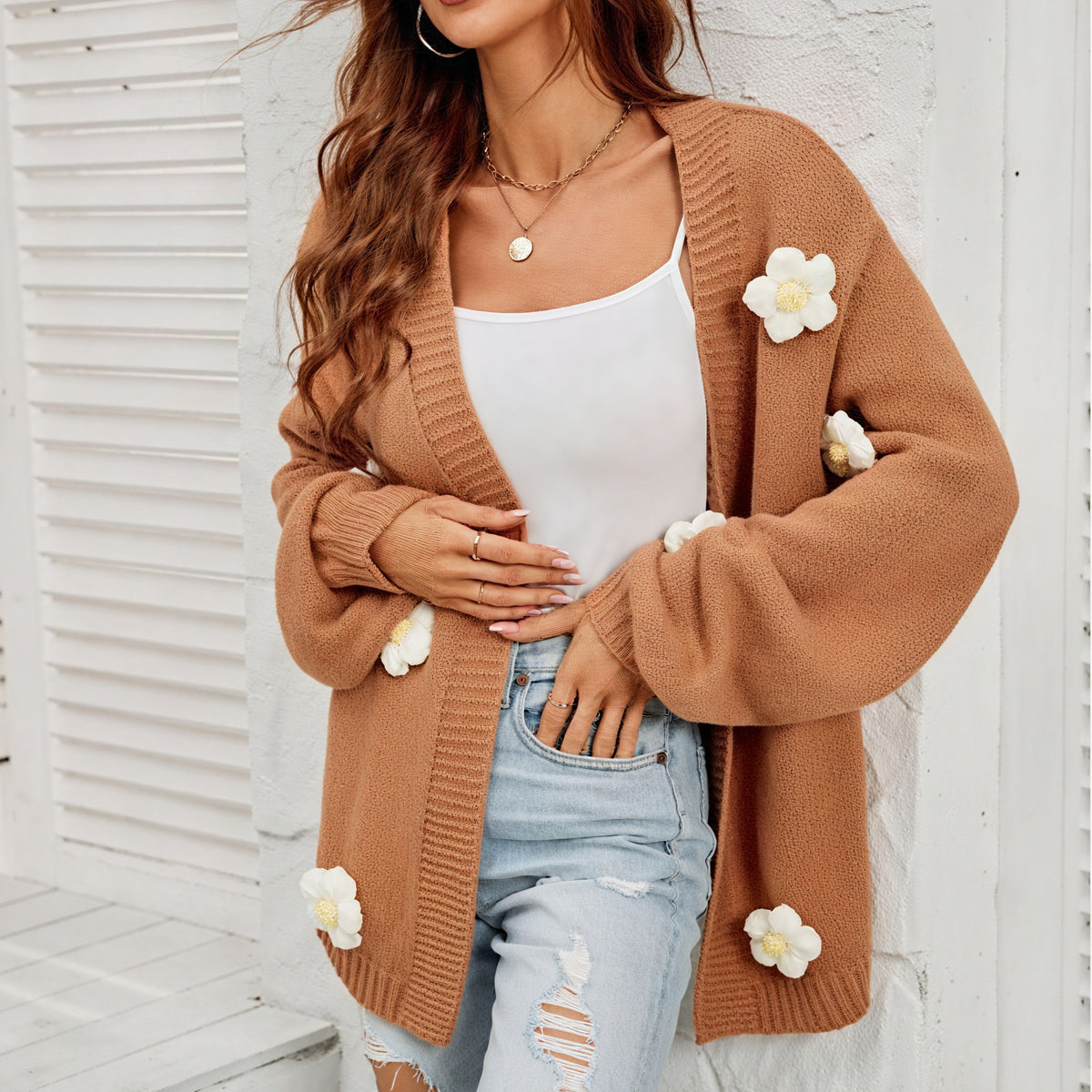 Cardigan mit floralen Akzenten