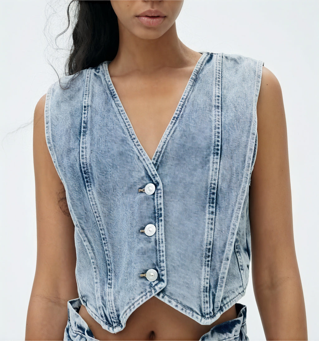 Taillierte Denim Weste mit V-Ausschnitt