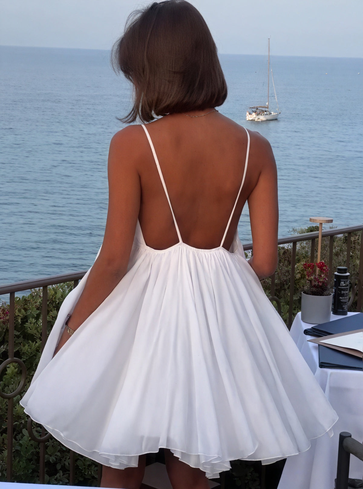 Fließendes V-Ausschnitt-Kleid mit Spaghettiträgern – Leicht & Luftig für Sommer & Urlaub-81491-ad65e66b-9a14-4234-8ddb-8e1f05a61609