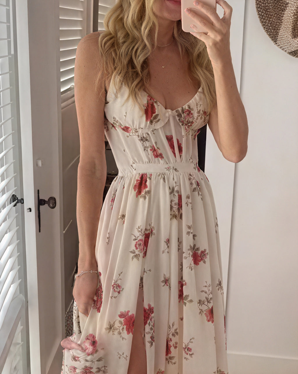 Fließendes Maxi-Kleid mit einzigartigem Blumenmuster, zarten Spaghettiträgern und hohem Schlitz – Perfekt für Sommer & Urlaub-81660-87d99f3c-9983-4e69-adc1-49bc2a06ea1b