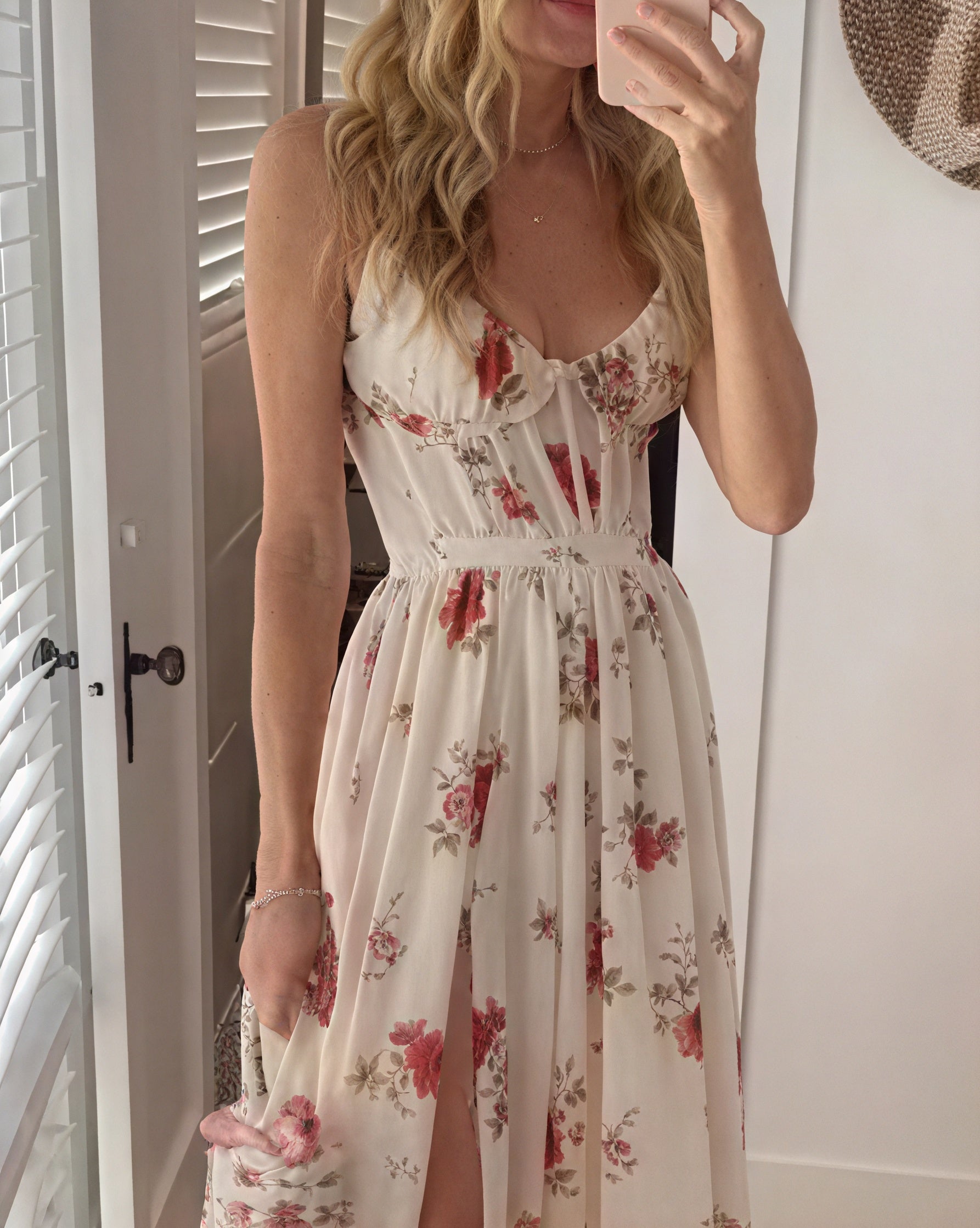 Fließendes Maxi-Kleid mit einzigartigem Blumenmuster, zarten Spaghettiträgern und hohem Schlitz – Perfekt für Sommer & Urlaub-81660-87d99f3c-9983-4e69-adc1-49bc2a06ea1b