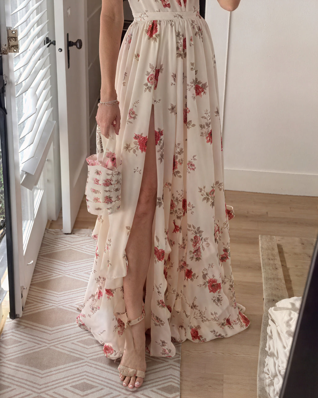 Fließendes Maxi-Kleid mit einzigartigem Blumenmuster, zarten Spaghettiträgern und hohem Schlitz – Perfekt für Sommer & Urlaub-81660-c65611bb-daa9-41ab-b655-e87fa11fe3f2