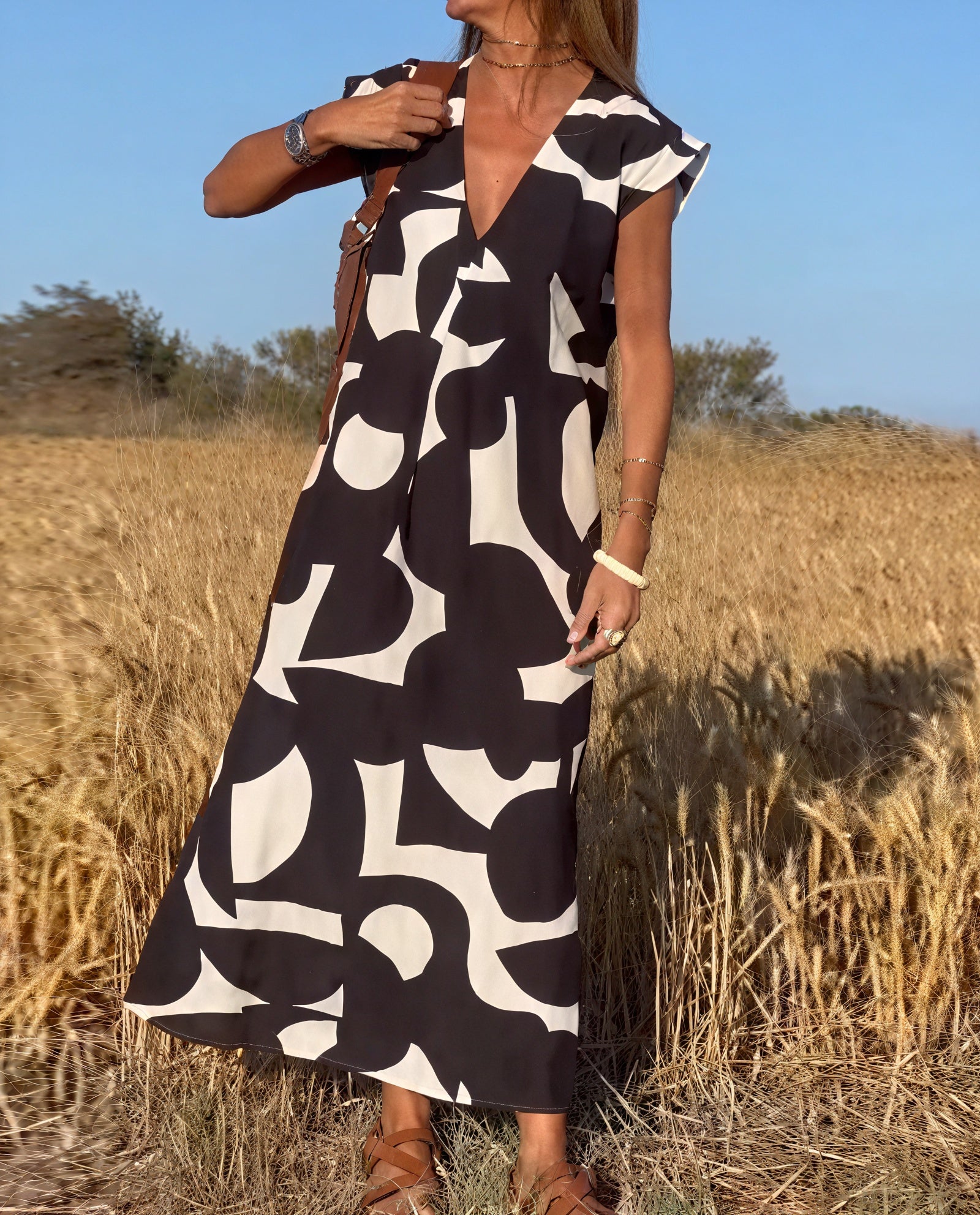 Fließendes Kleid mit abstraktem Muster