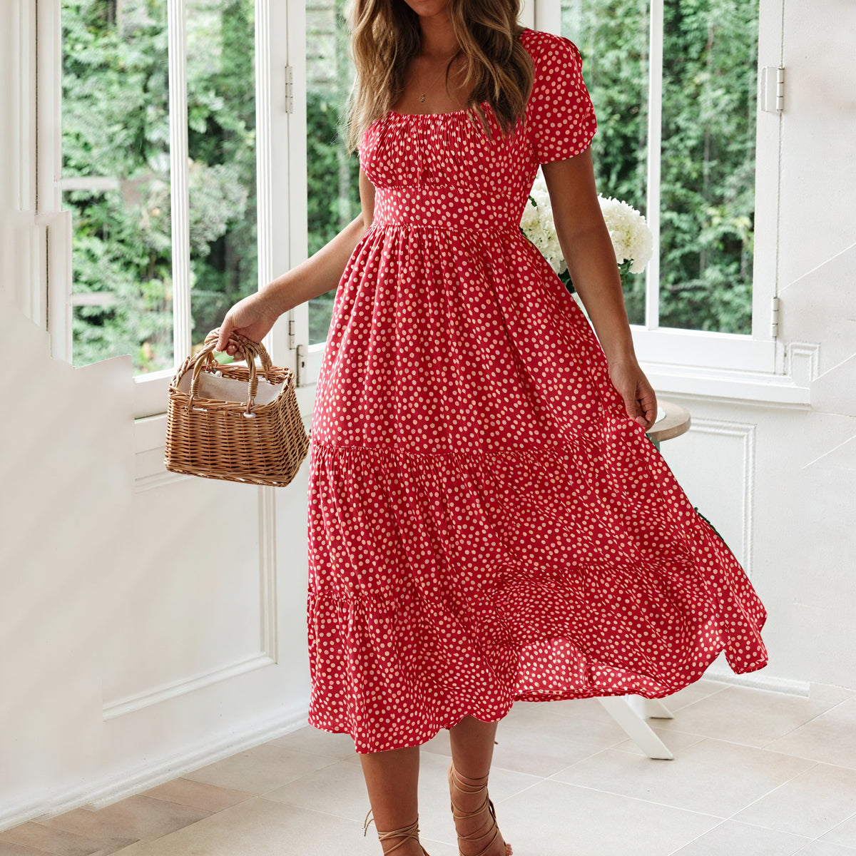 Fließendes Kleid mit verspielten Details