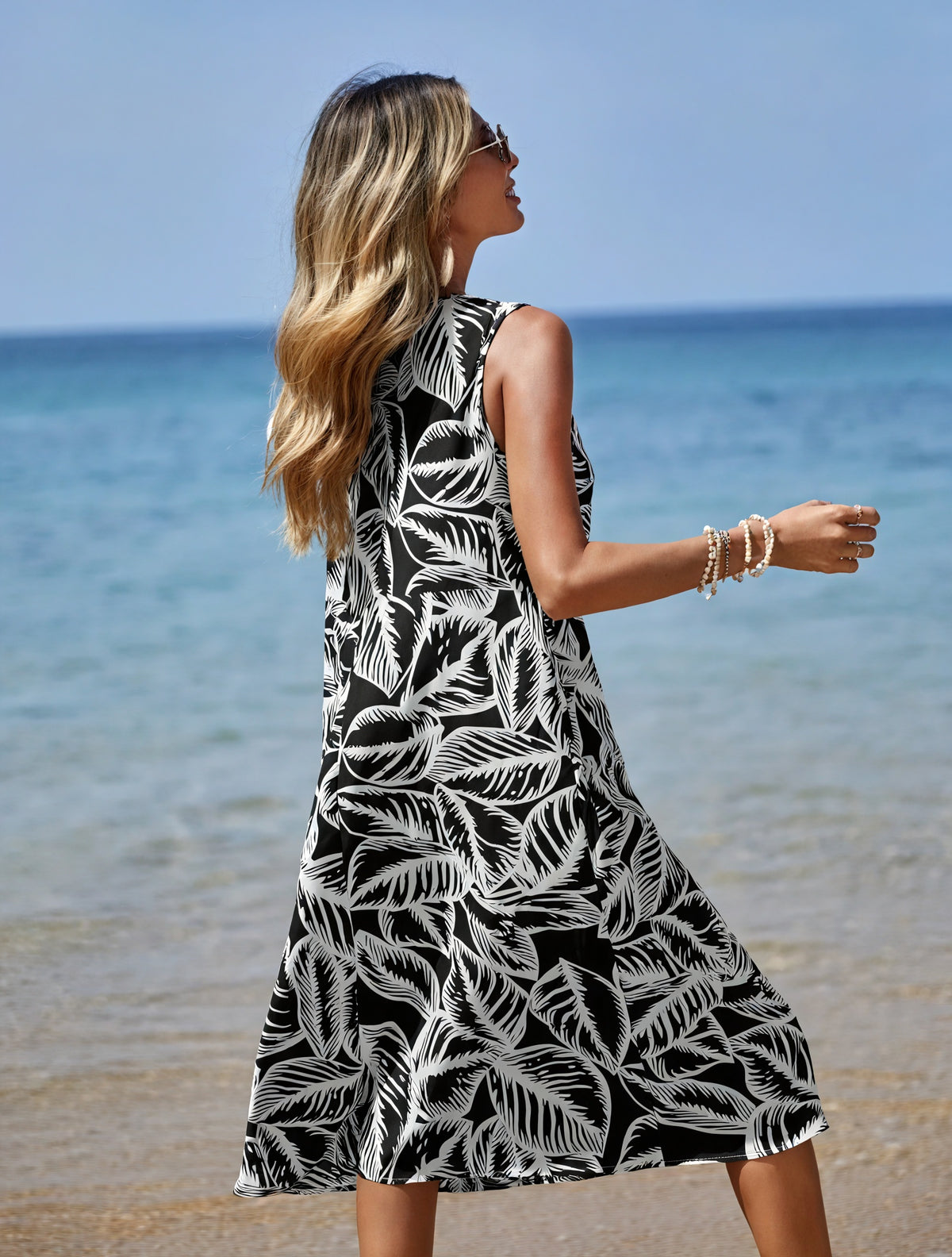 Ärmelloses Midi-Kleid mit Blattmuster