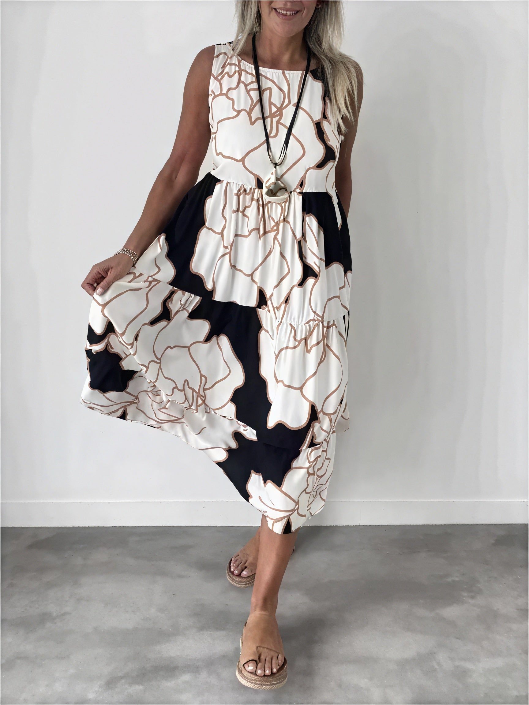 Geblümtes Midi-Kleid mit Stufenrock