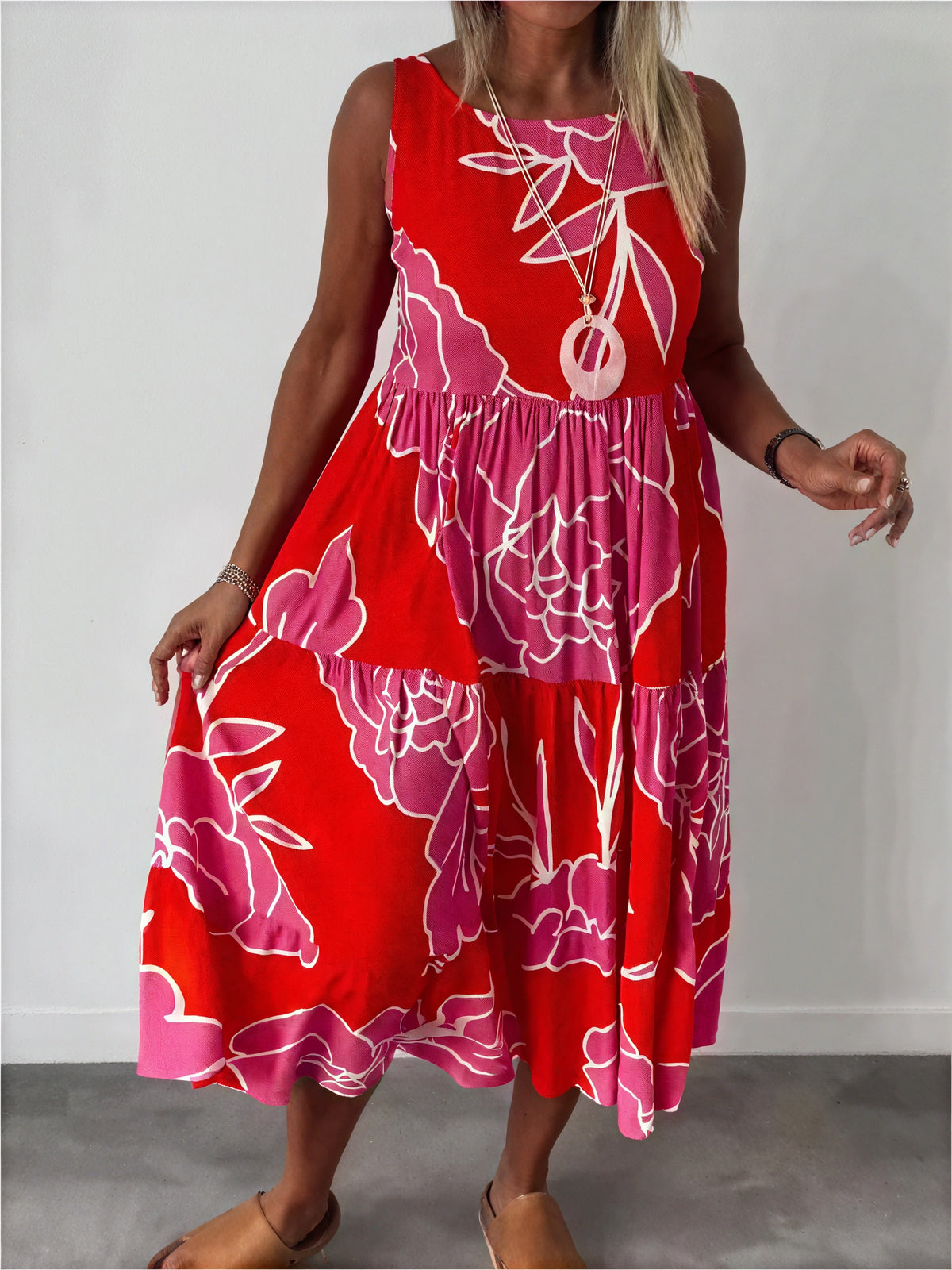 Geblümtes Midi-Kleid mit Stufenrock