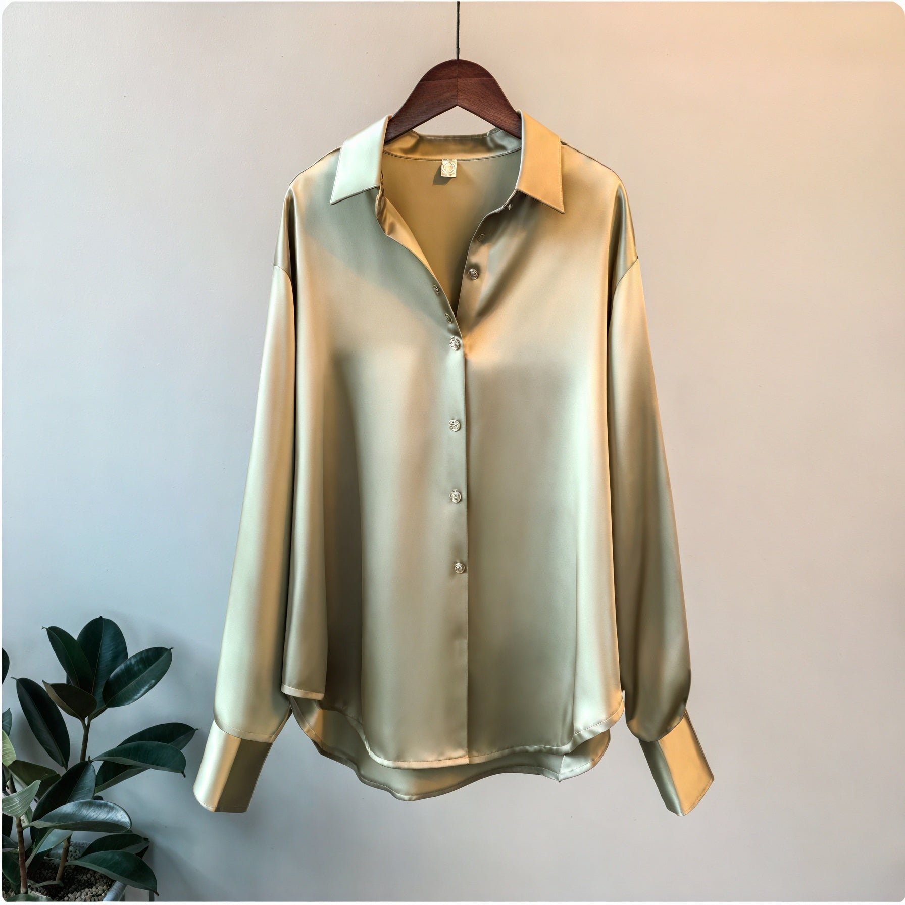 Seidenbluse mit Knopfleiste