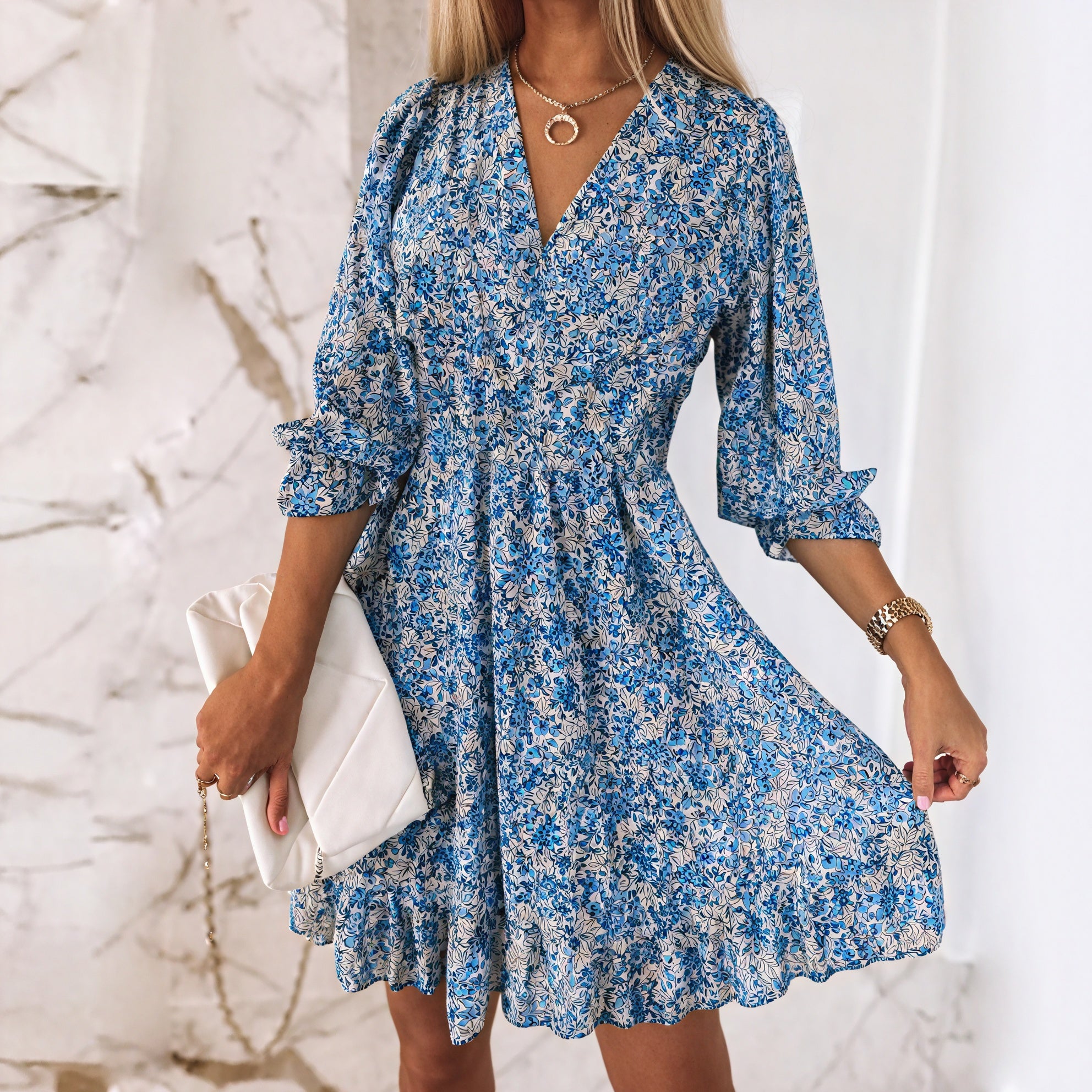 Blumenkleid mit V-Ausschnitt & Volant