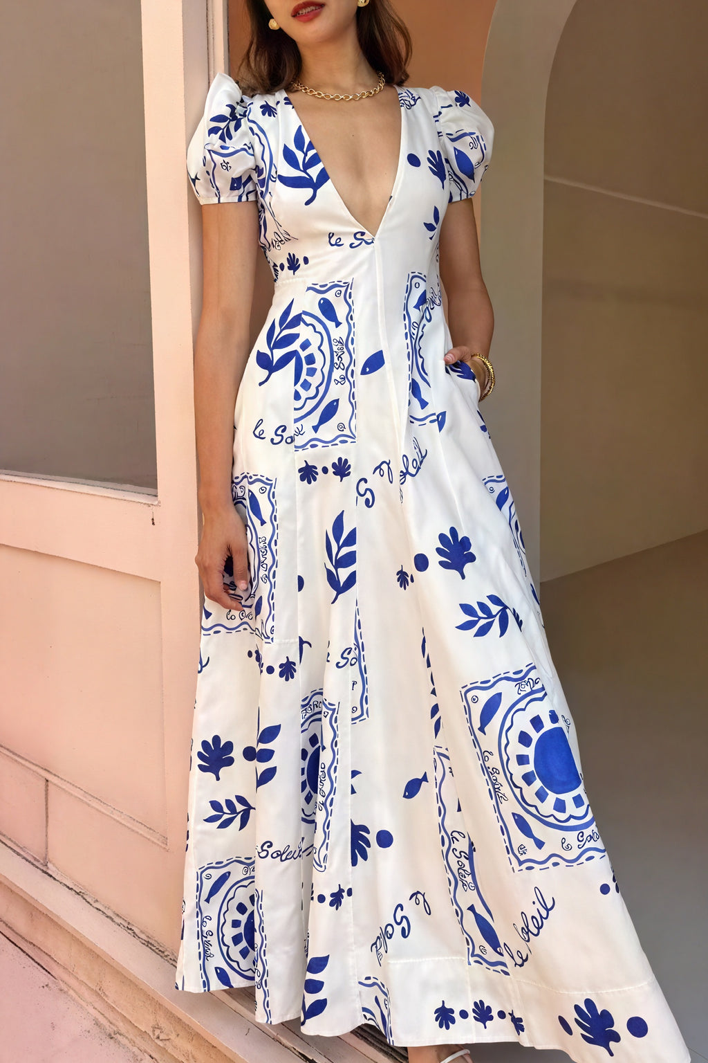 Sommerliches Kleid mit femininen Details