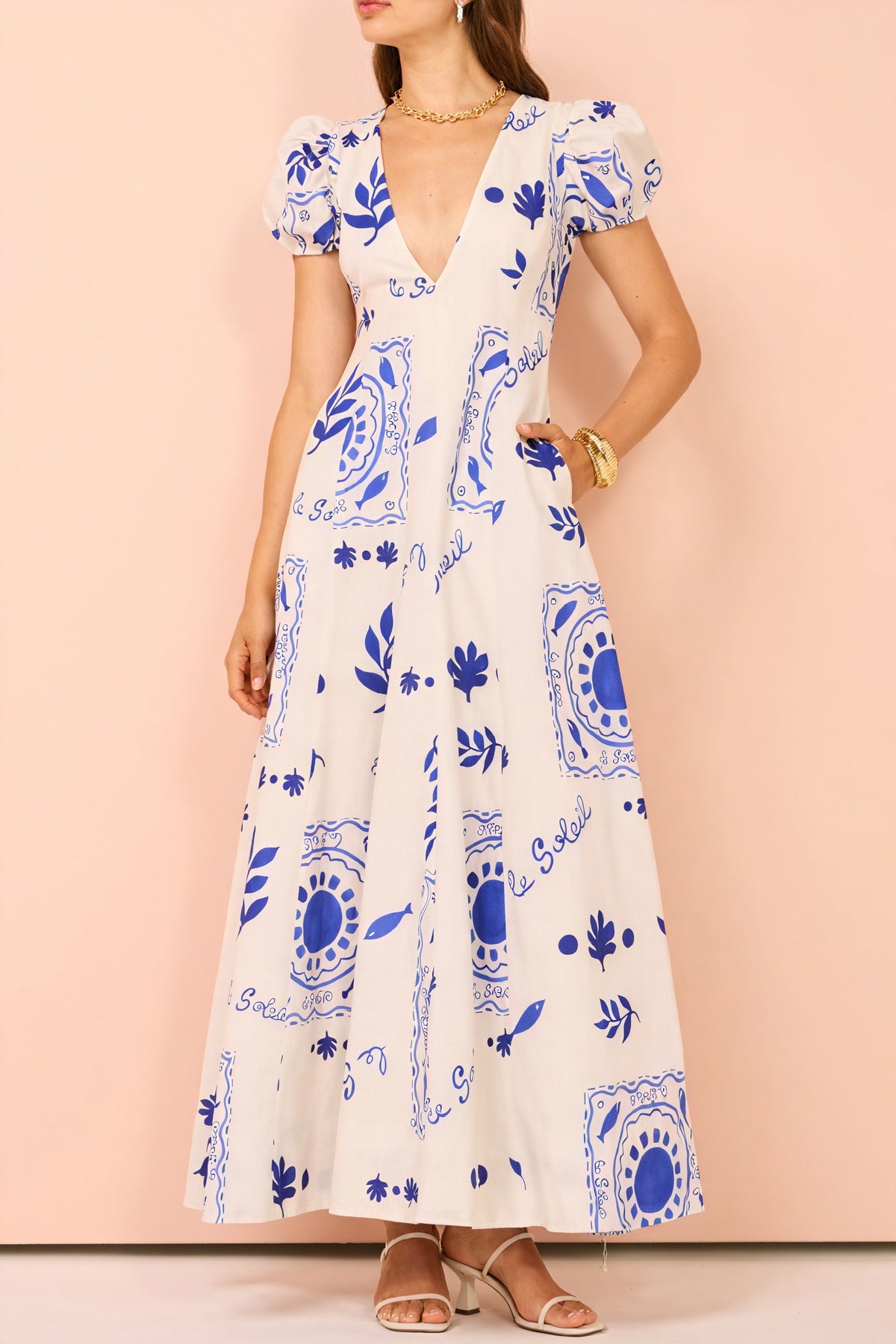 Sommerliches Kleid mit femininen Details