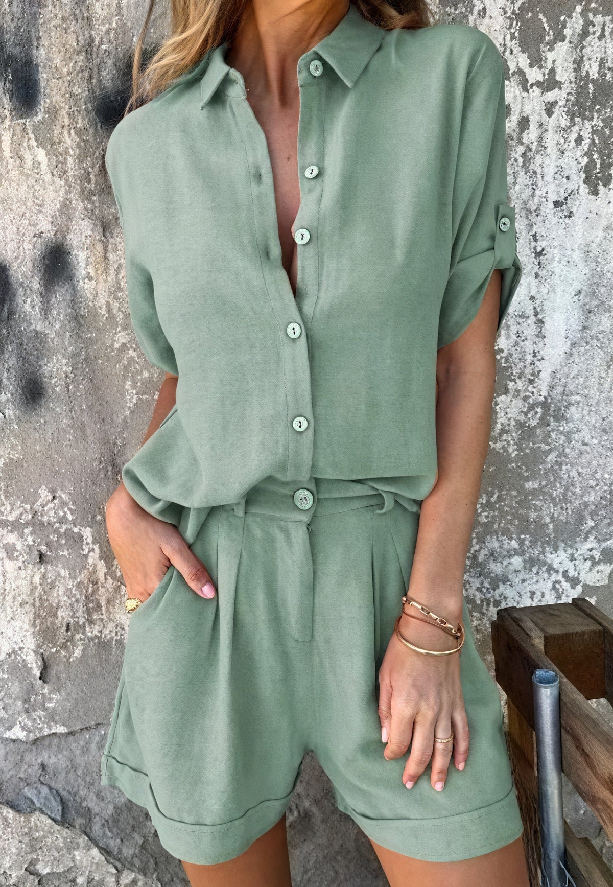 Sommerliches Ensemble: Stil und Komfort vereint