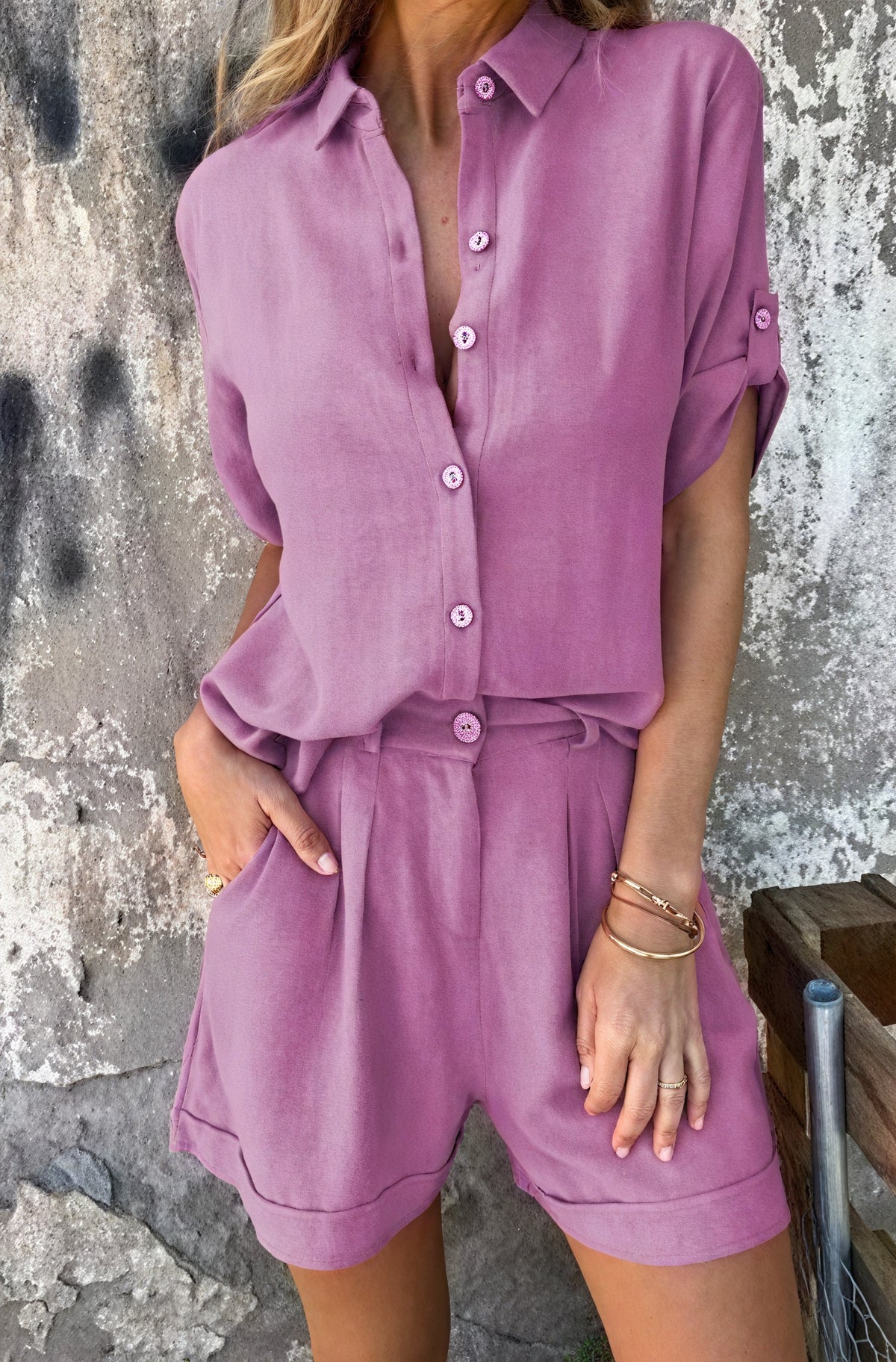 Sommerliches Ensemble: Stil und Komfort vereint