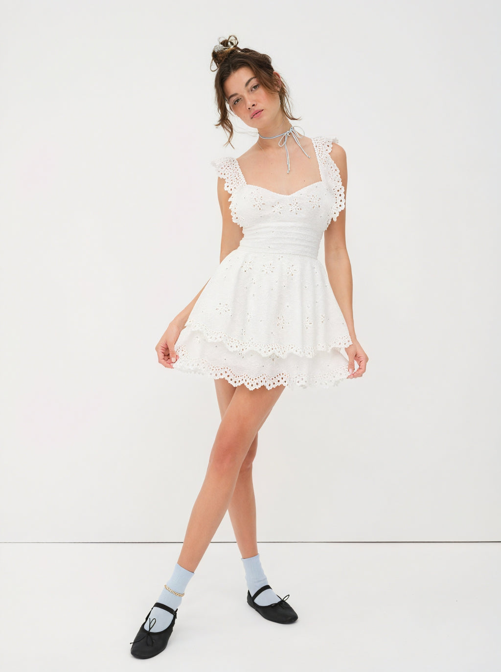 Romantisches Kleid mit zarter Lochstickerei