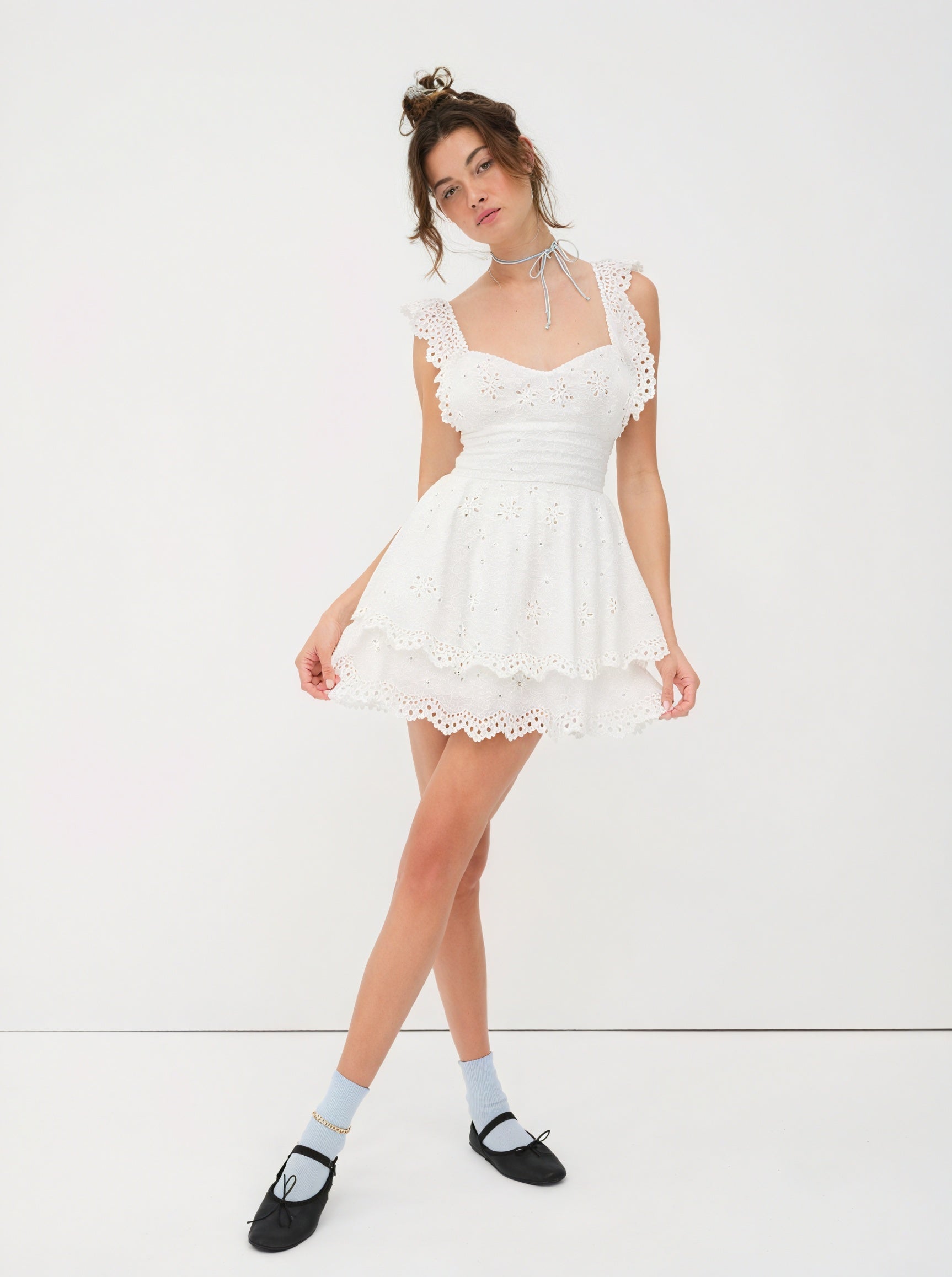 Romantisches Kleid mit zarter Lochstickerei