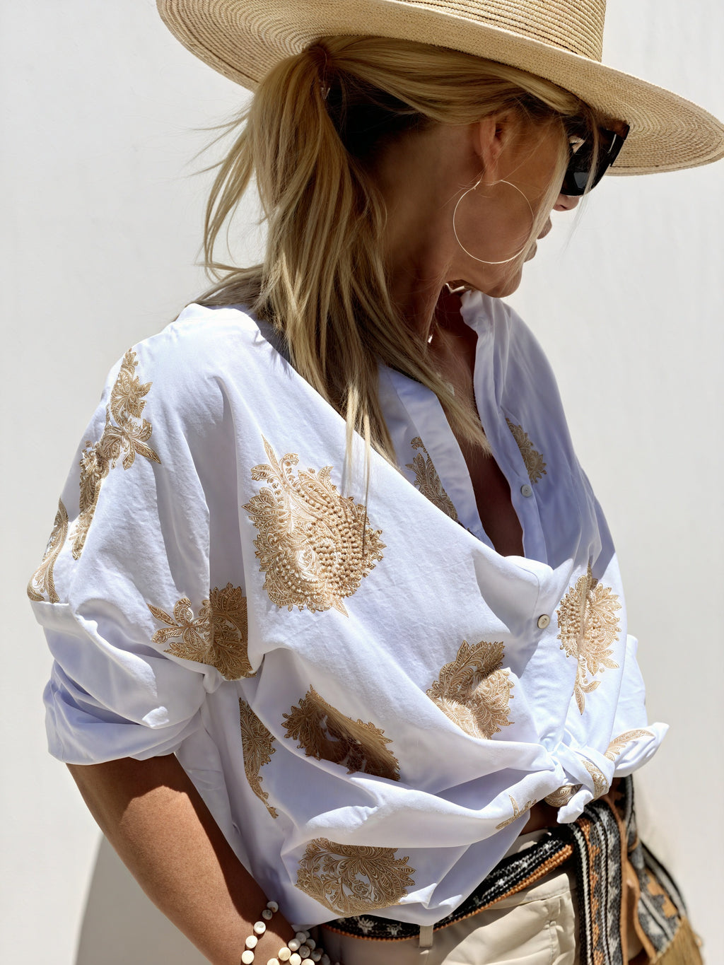 Damen Bluse mit Stickereien, Knopfleiste und Bindedetail-83310-8f5514d9-3191-4eb2-8262-6bcda28b3f79