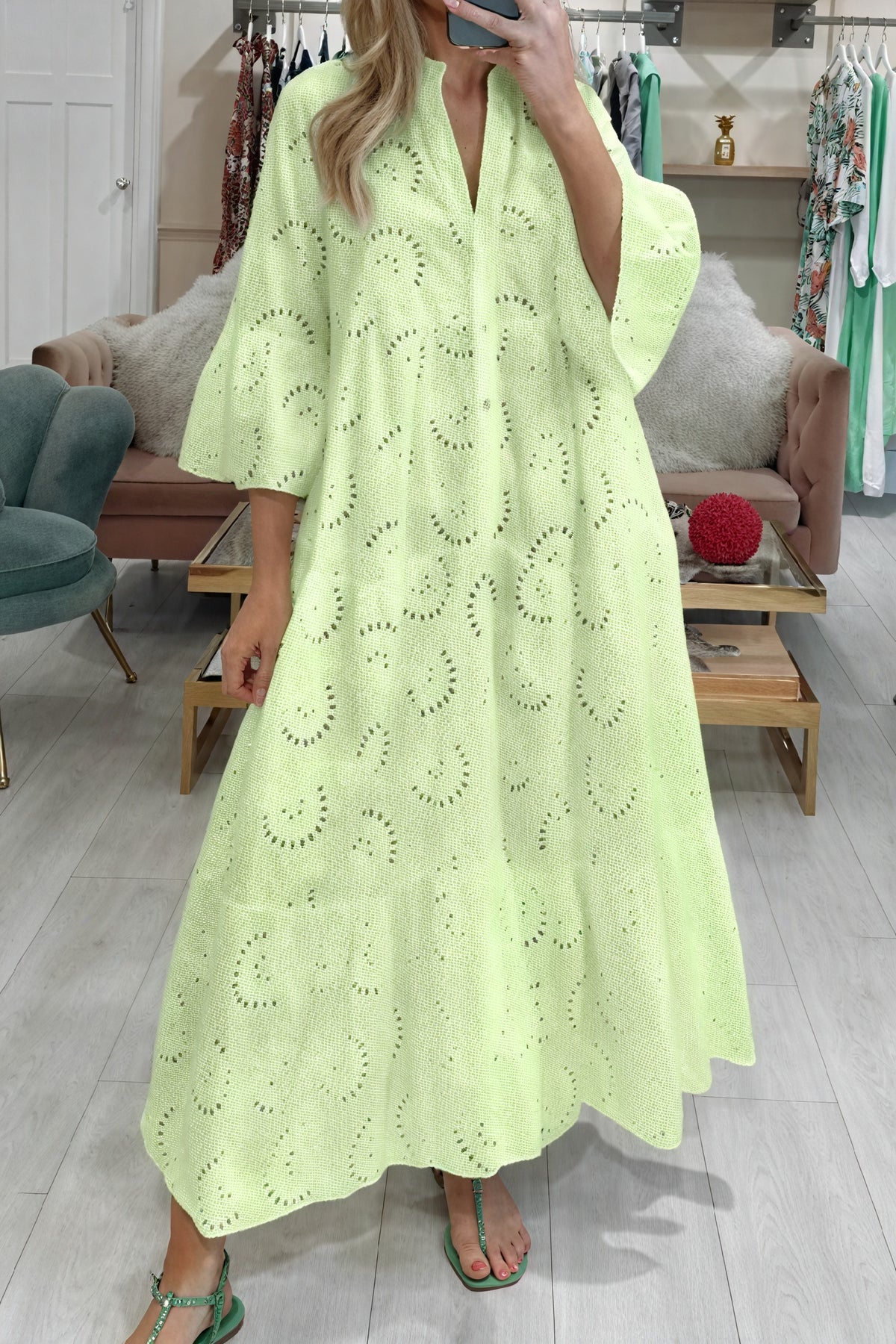 Kleidhaus Damen Lochstickerei Kleid – V-Ausschnitt, 3/4-Ärmel, Knopfleiste-83323-147f7744-8926-4220-882c-bd30062dbc24