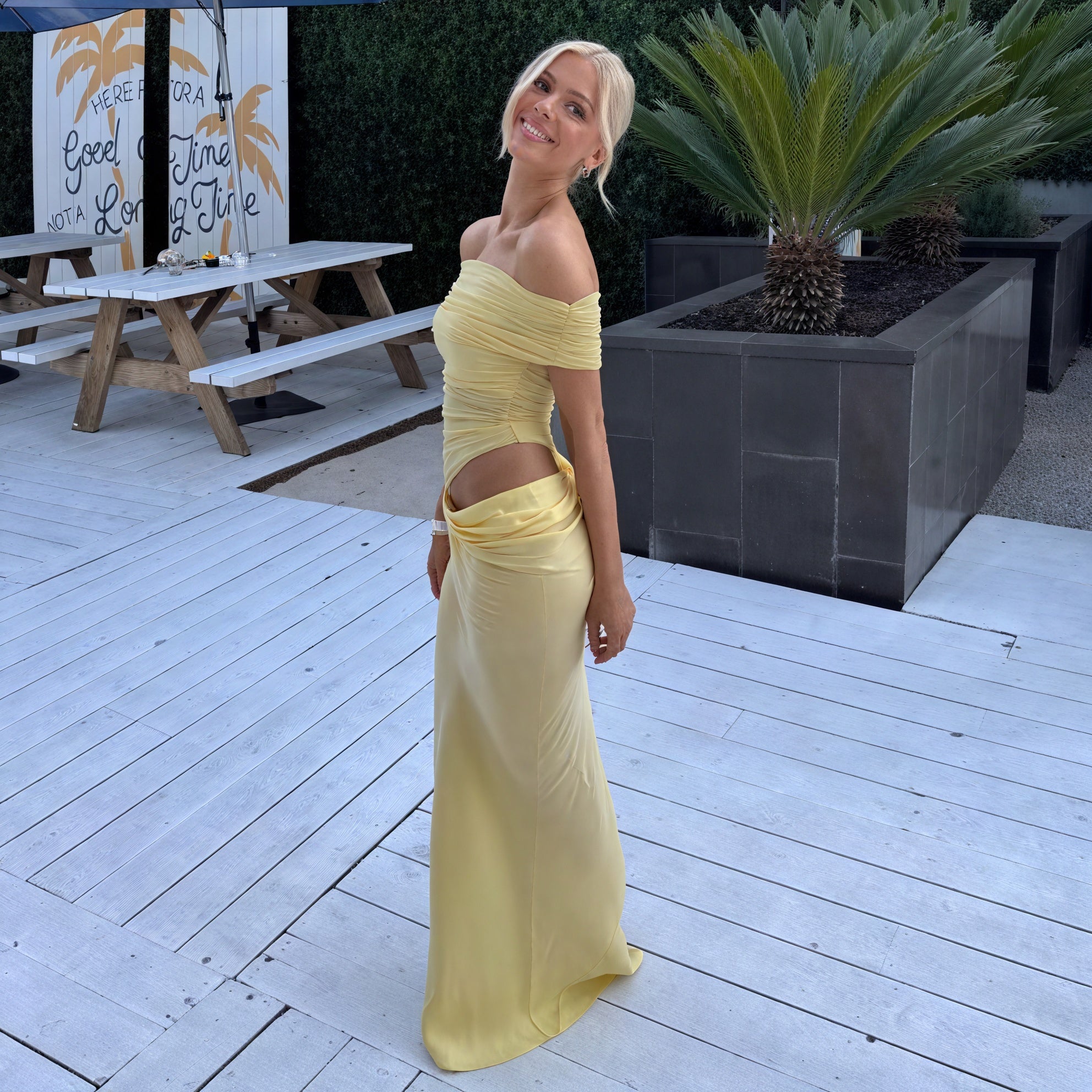 Damen Maxikleid – Schulterfrei, Taillenausschnitt, Bodenlang, Fließender Stoff-83596-f035f6ae-cd3b-4adf-b891-c479e06bf0df