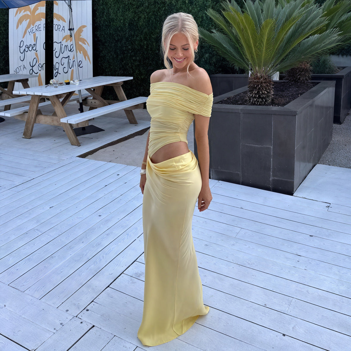 Damen Maxikleid – Schulterfrei, Taillenausschnitt, Bodenlang, Fließender Stoff-83596-542d5742-a976-4c86-be05-87d63464c300