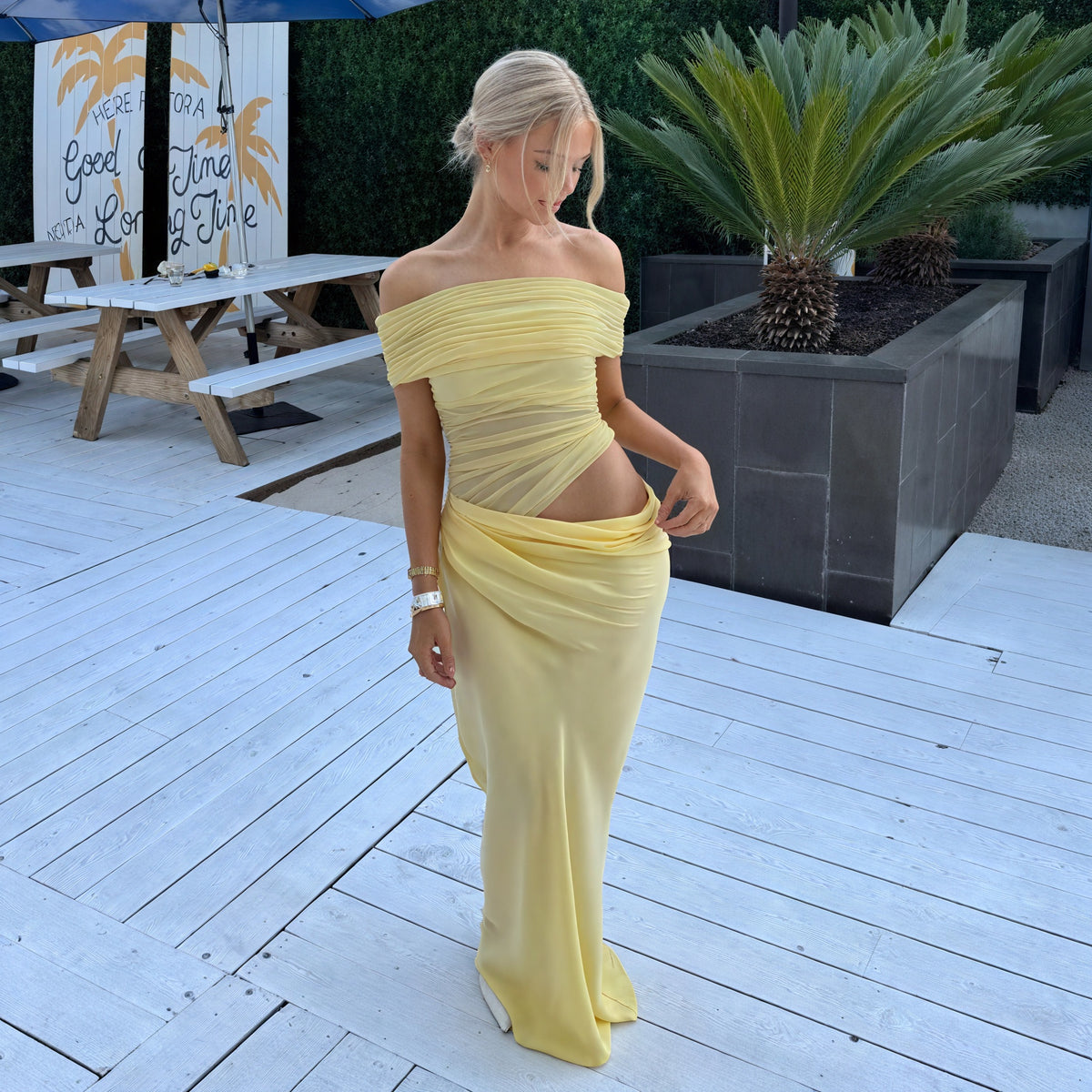 Damen Maxikleid – Schulterfrei, Taillenausschnitt, Bodenlang, Fließender Stoff-83596-12b2c391-f438-425c-8c9c-b68e7da63a55
