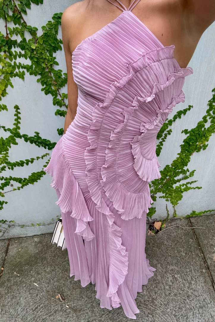 Damen Plissiertes Halterkleid mit Rüschen – Elegantes Abendkleid-83561-86455858-be4f-43a3-a012-c7e8025f5399