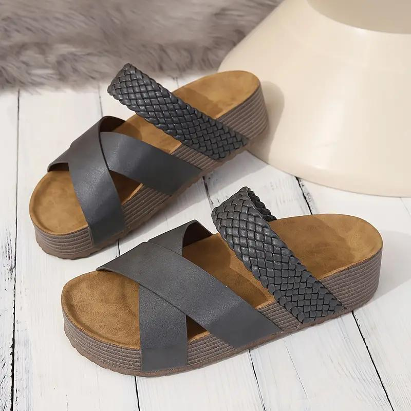 Stilvolle Plateau Sandalen mit geflochtenen Details