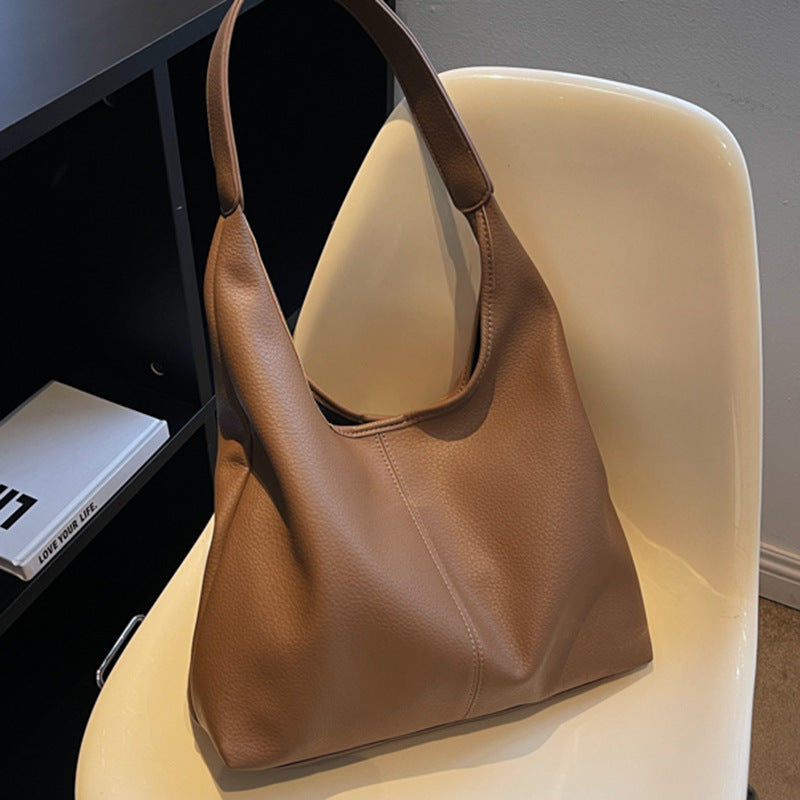 Lässige Hobo Bag mit minimalistischem Design