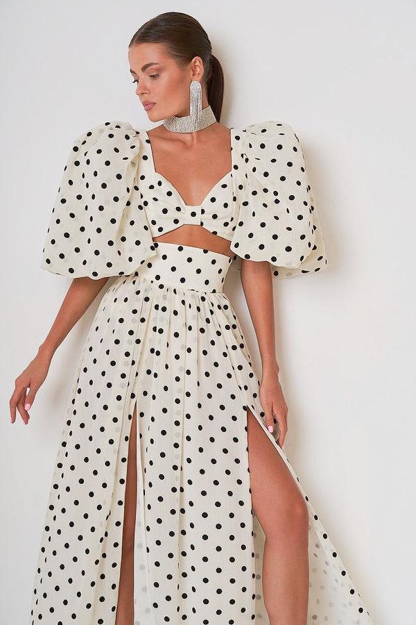 Sommerliches Punktmuster-Kleid mit Schlitz