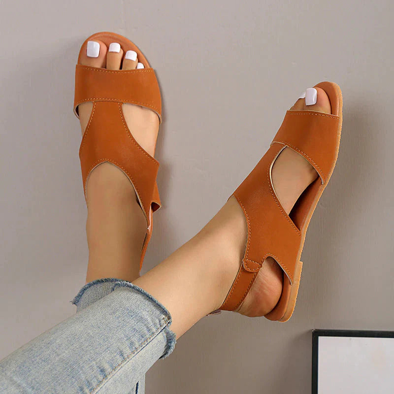 Minimalistische Sandalen mit T-Riemen Design