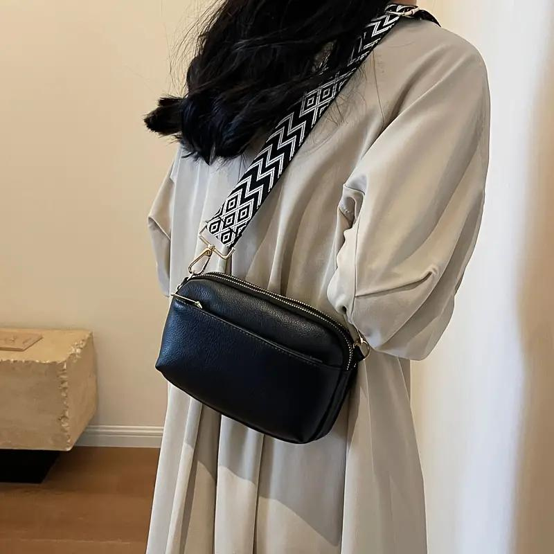 Moderne Crossbody Handtasche mit Musterriemen